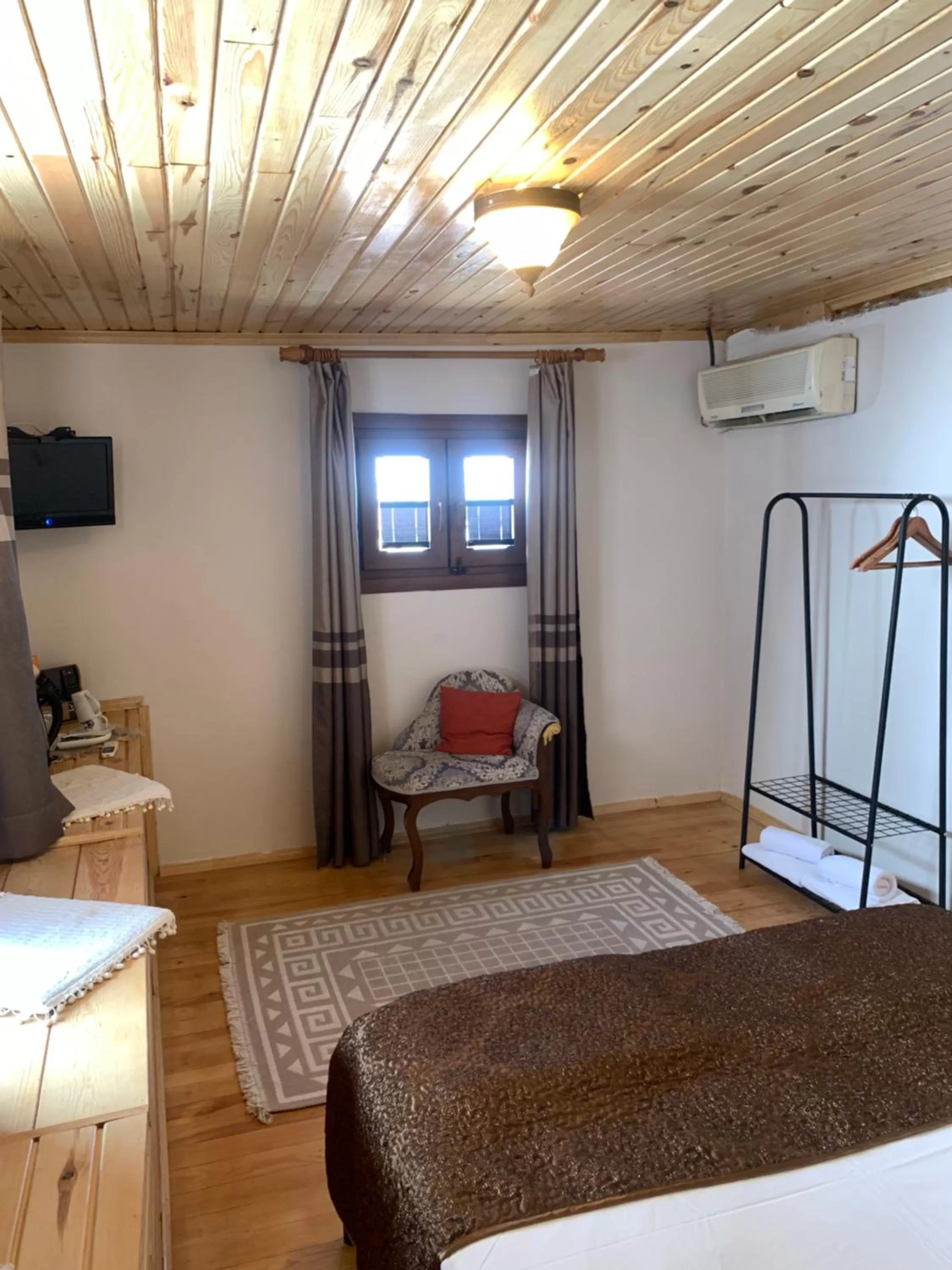 Photo of the whole room, Bed in Tom Square Boutique Hotel