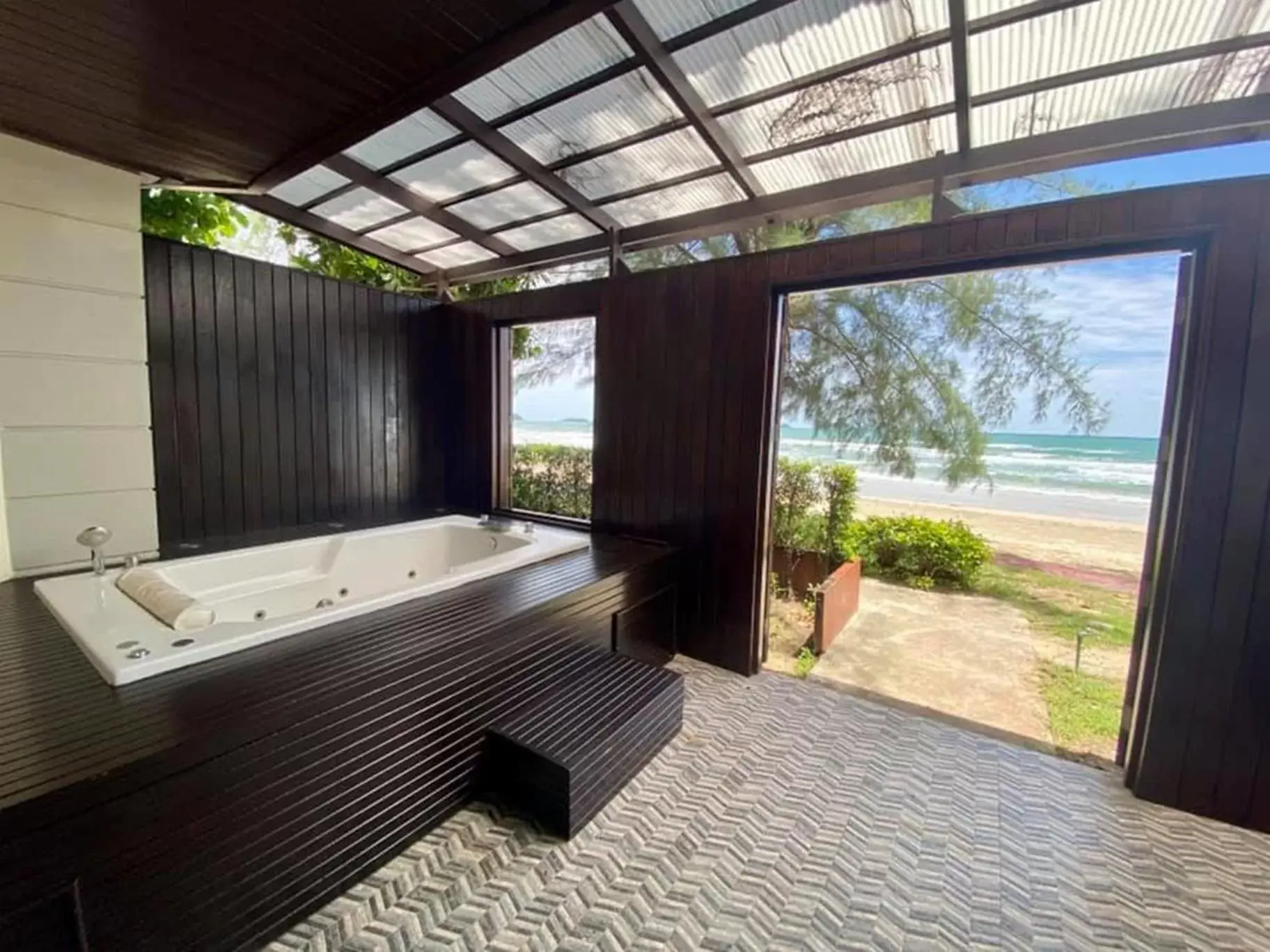 Deluxe Jacuzzi Room with Sea View in Klong Prao Resort Deluxe Jacuzzi Room with Sea View in Klong Prao Resort