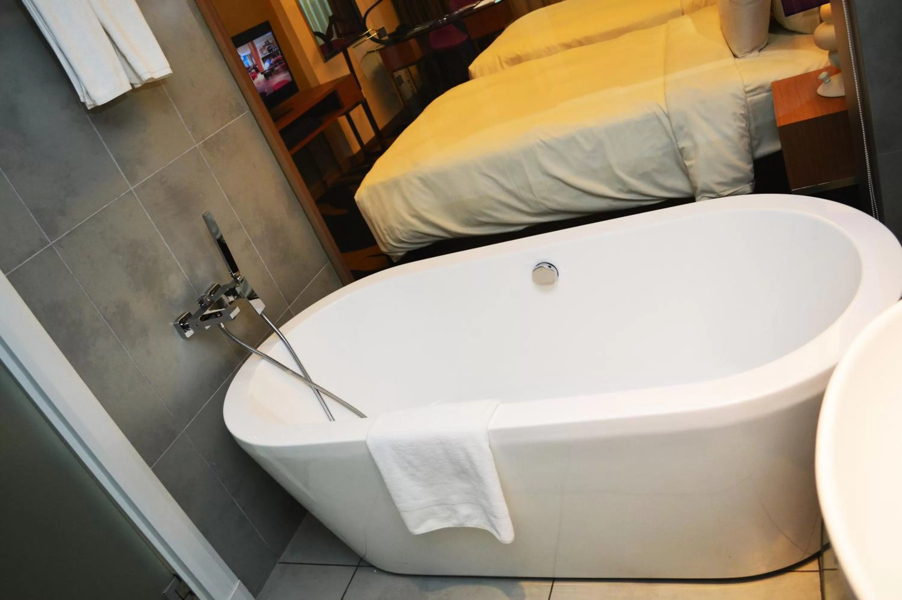 Bathroom, Bed in Wyndham Grand Bangsar Kuala Lumpur