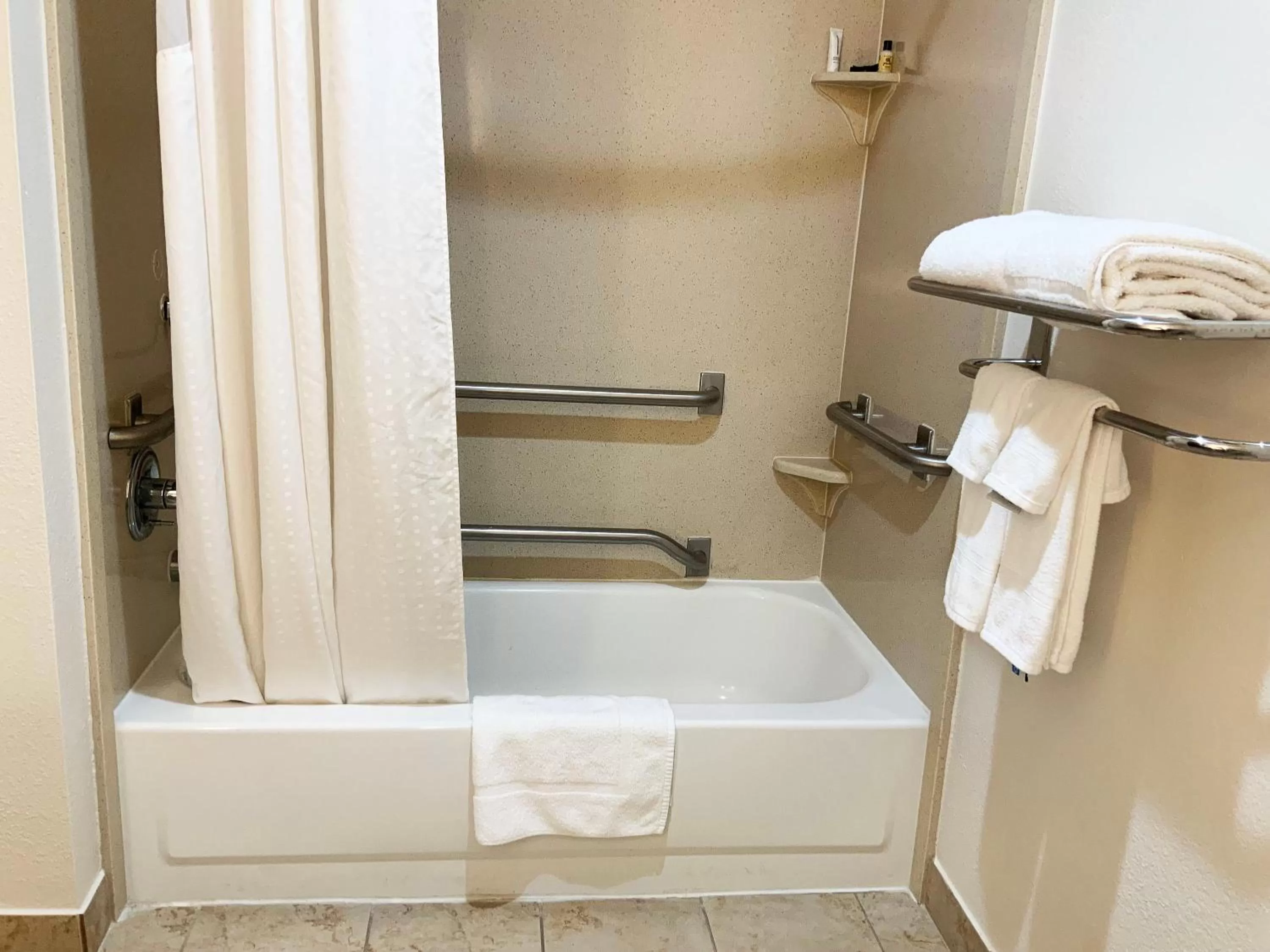 Bathroom in Wingate by Wyndham Jackson Ridgeland