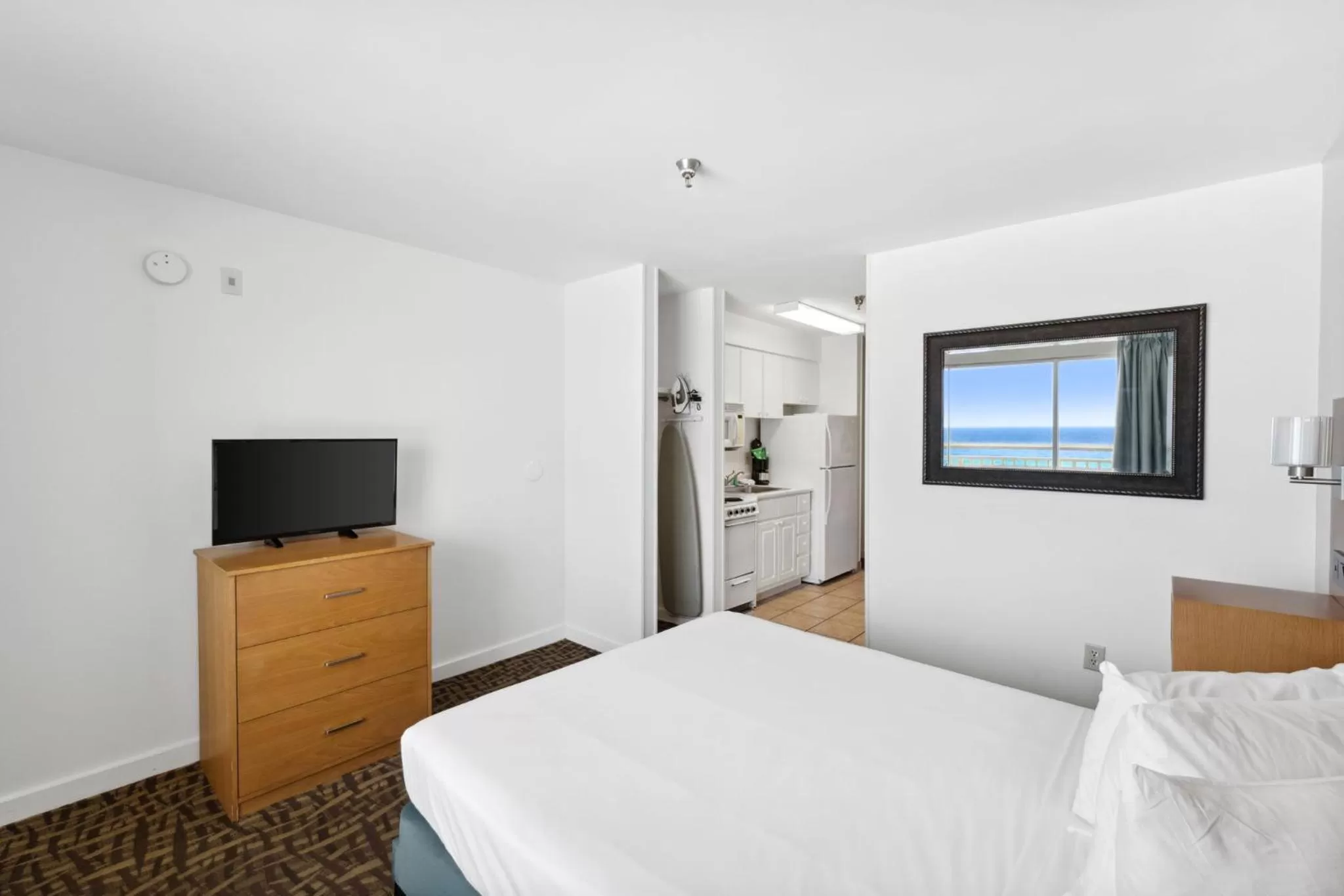 Bed in Beach Tower Beachfront Hotel, a By The Sea Resort