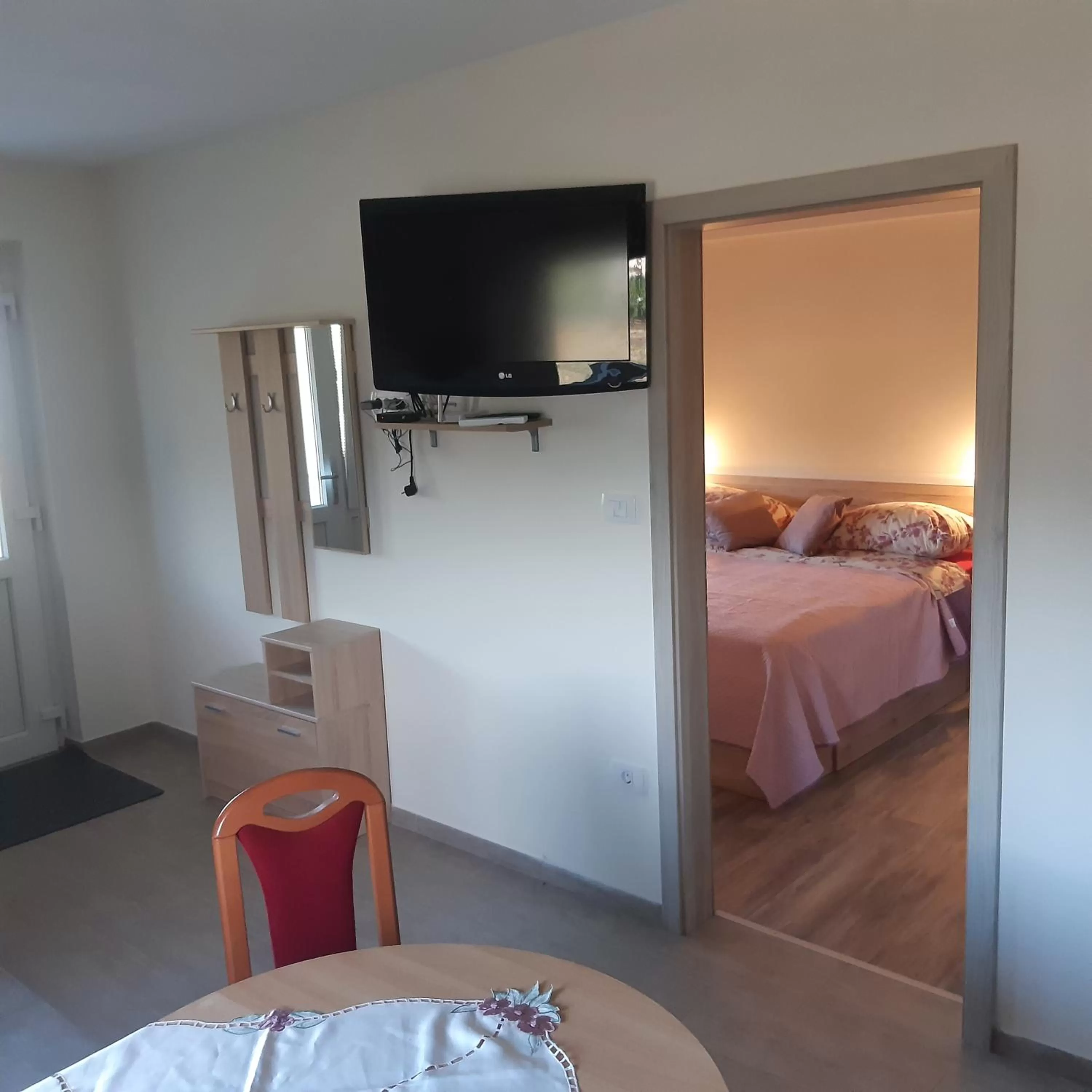 TV/Entertainment Center in Sobe in apartma Pilih