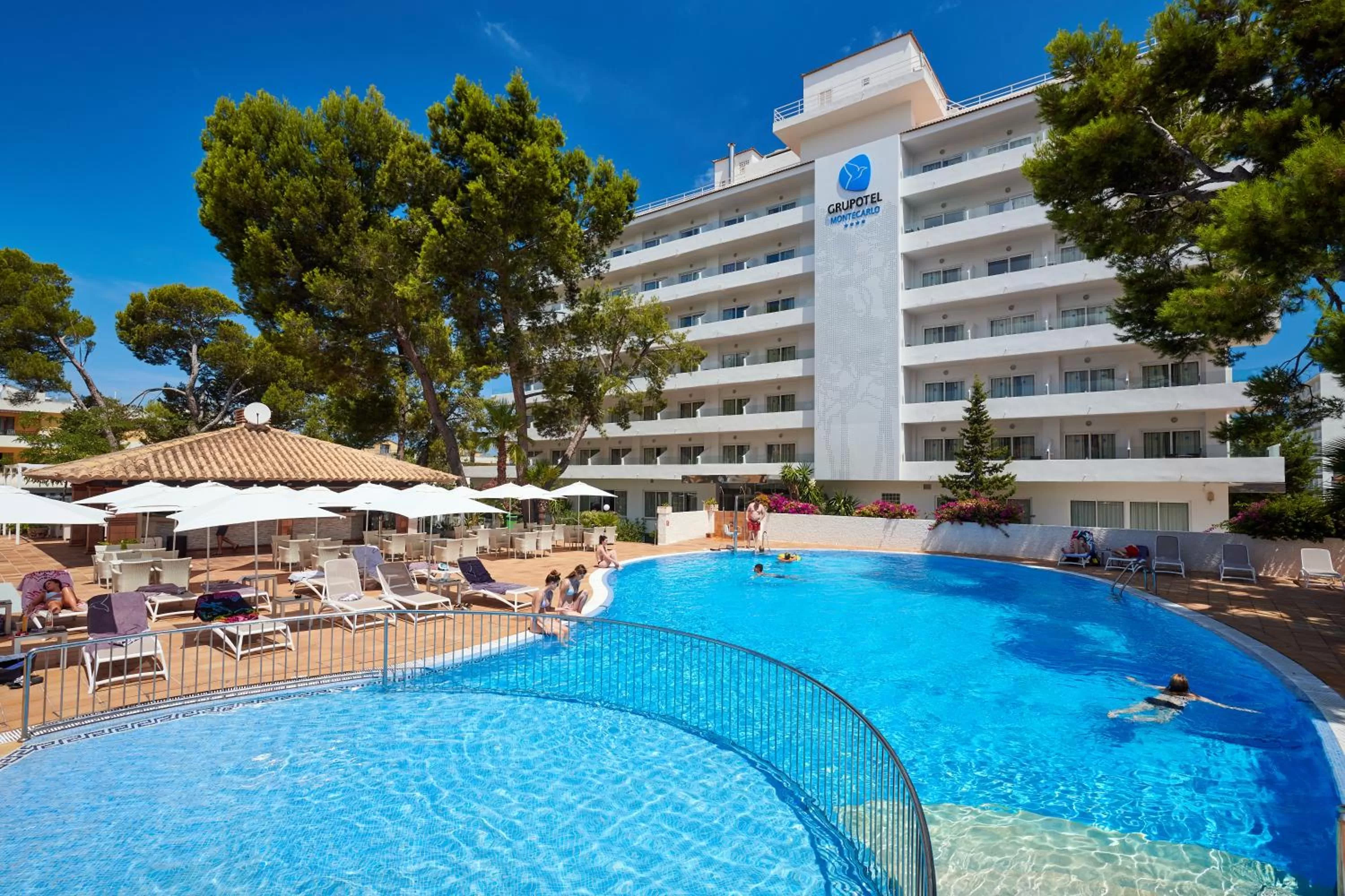Swimming pool in Grupotel Montecarlo
