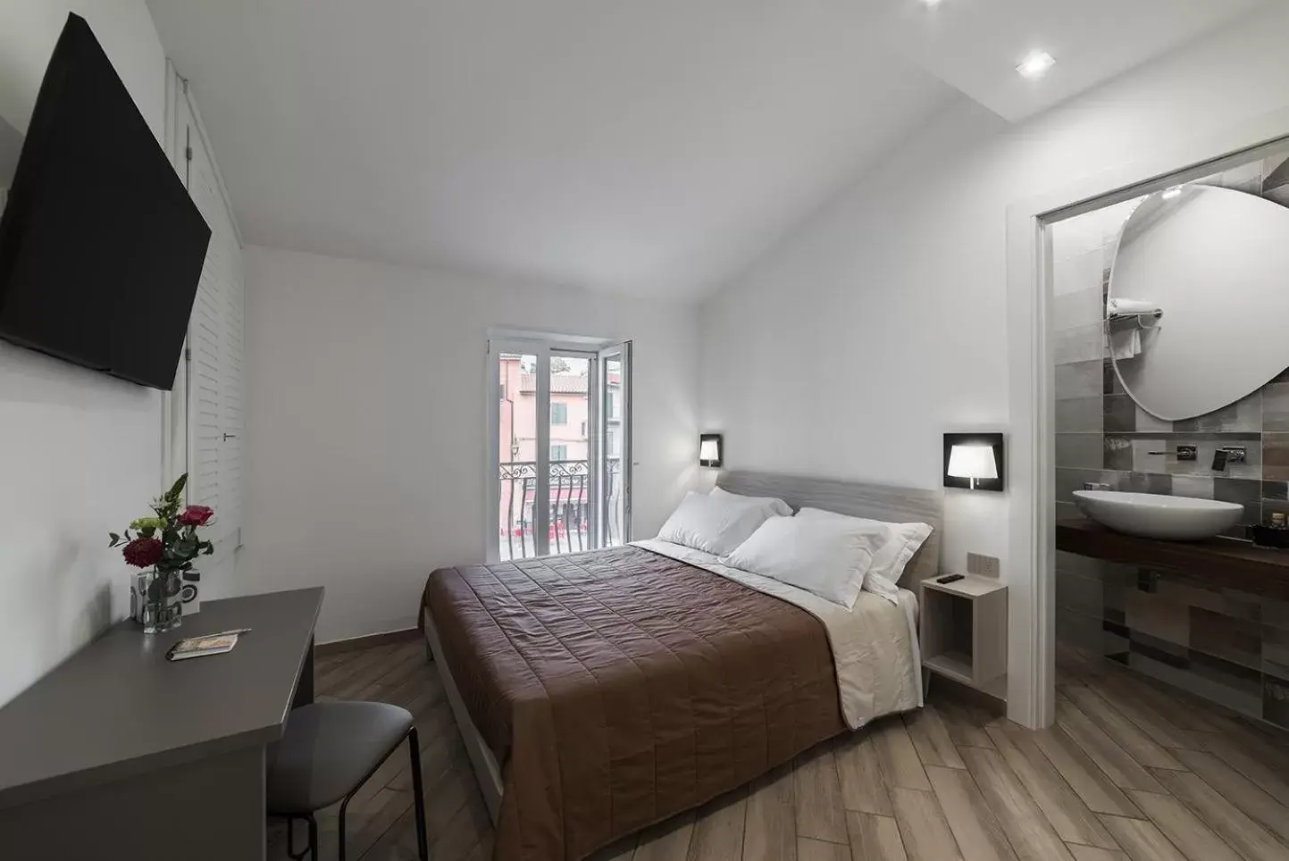 Deluxe Double Room with Balcony in B&B Piazza Roma Deluxe Double Room with Balcony in B&B Piazza Roma