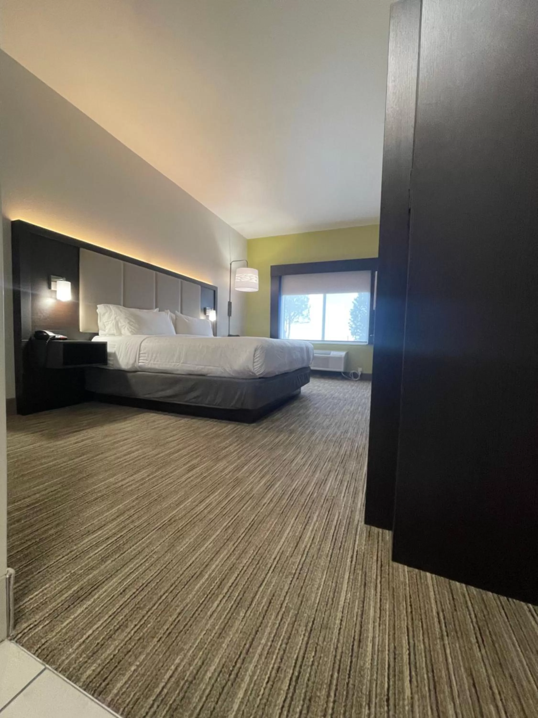 Bed in Holiday Inn Express Hotel & Suites Las Vegas NM by IHG