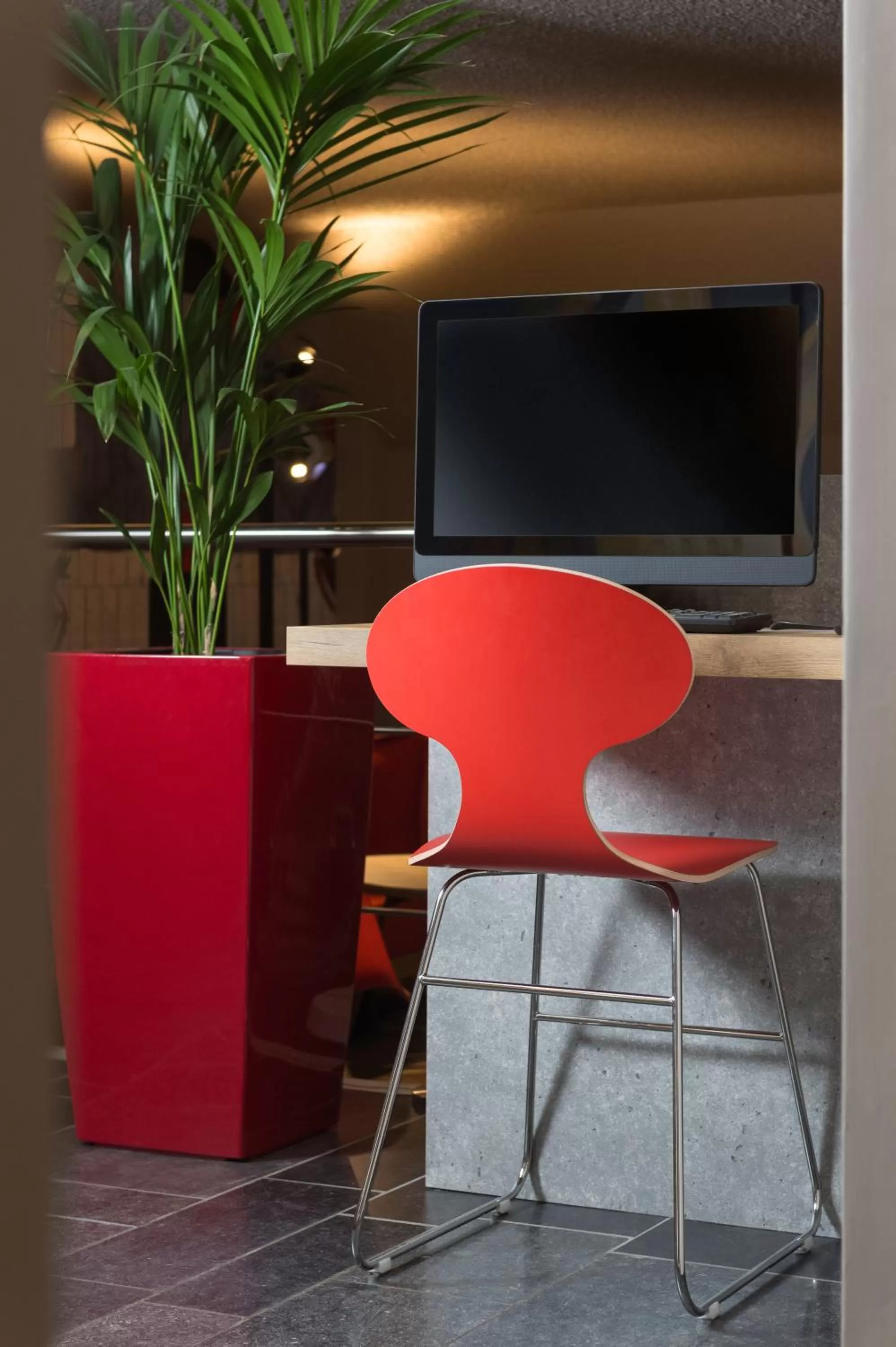 Communal lounge/ TV room in ibis Liège Centre Opéra