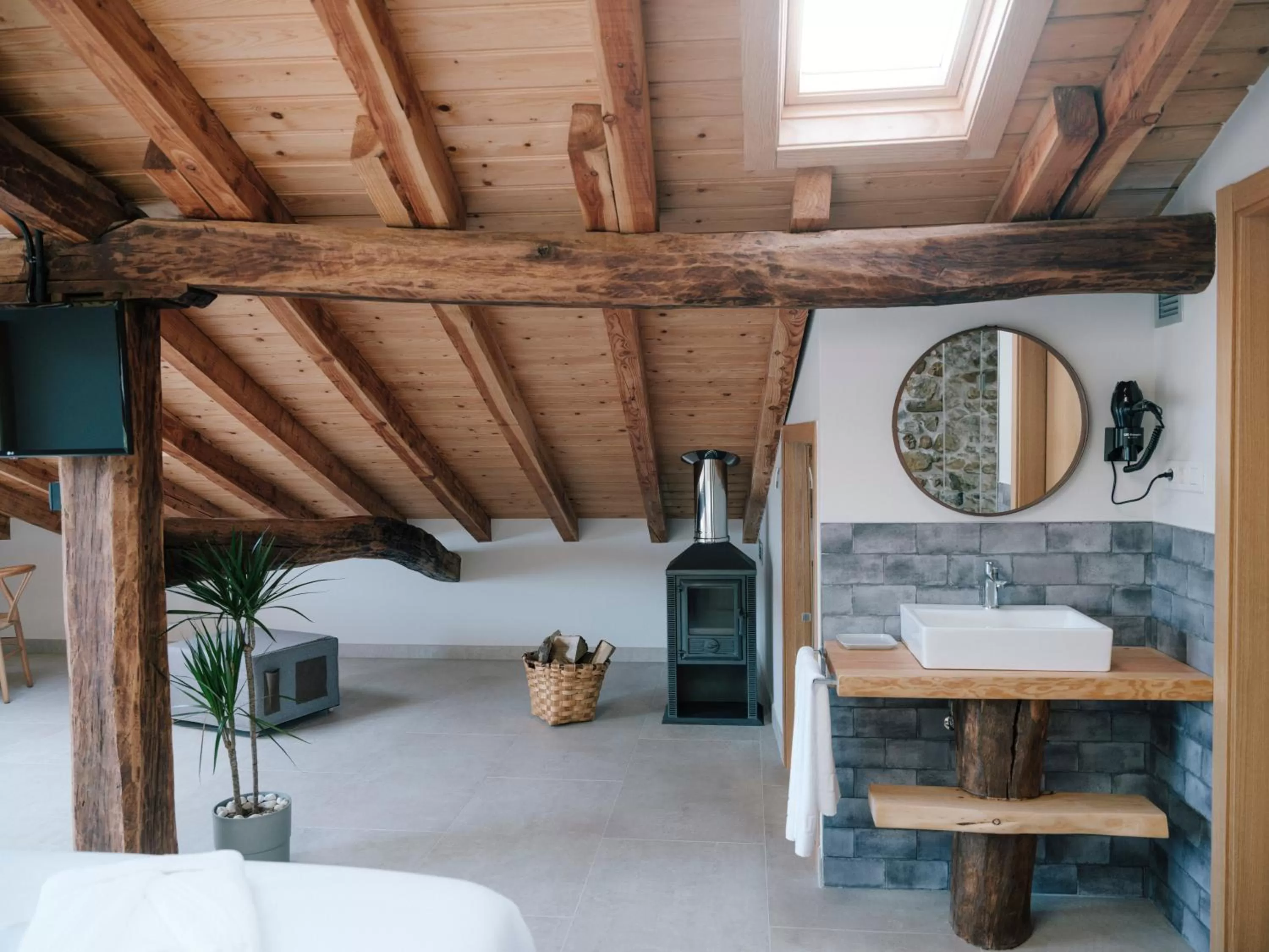 Bathroom, Bed in Hotel Nafarrola - Gastronomy & Wine