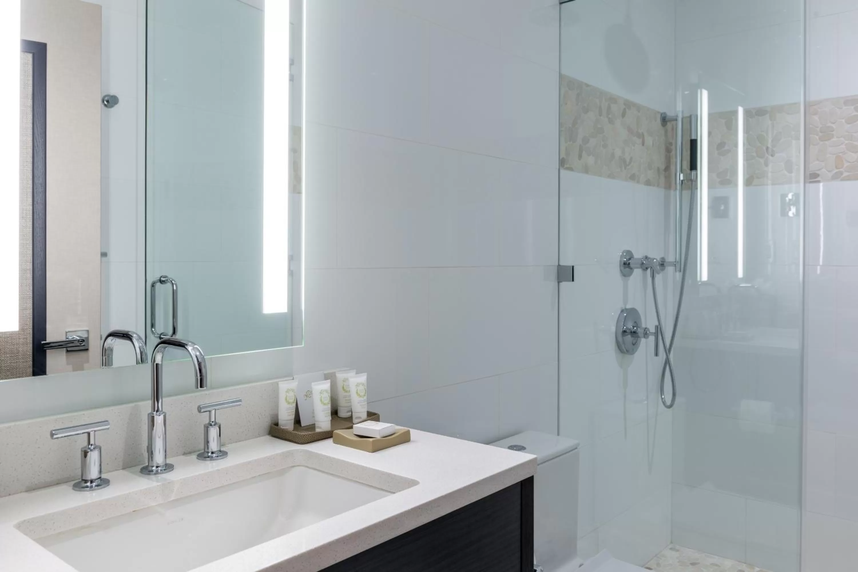 Shower in The Marlin Hotel