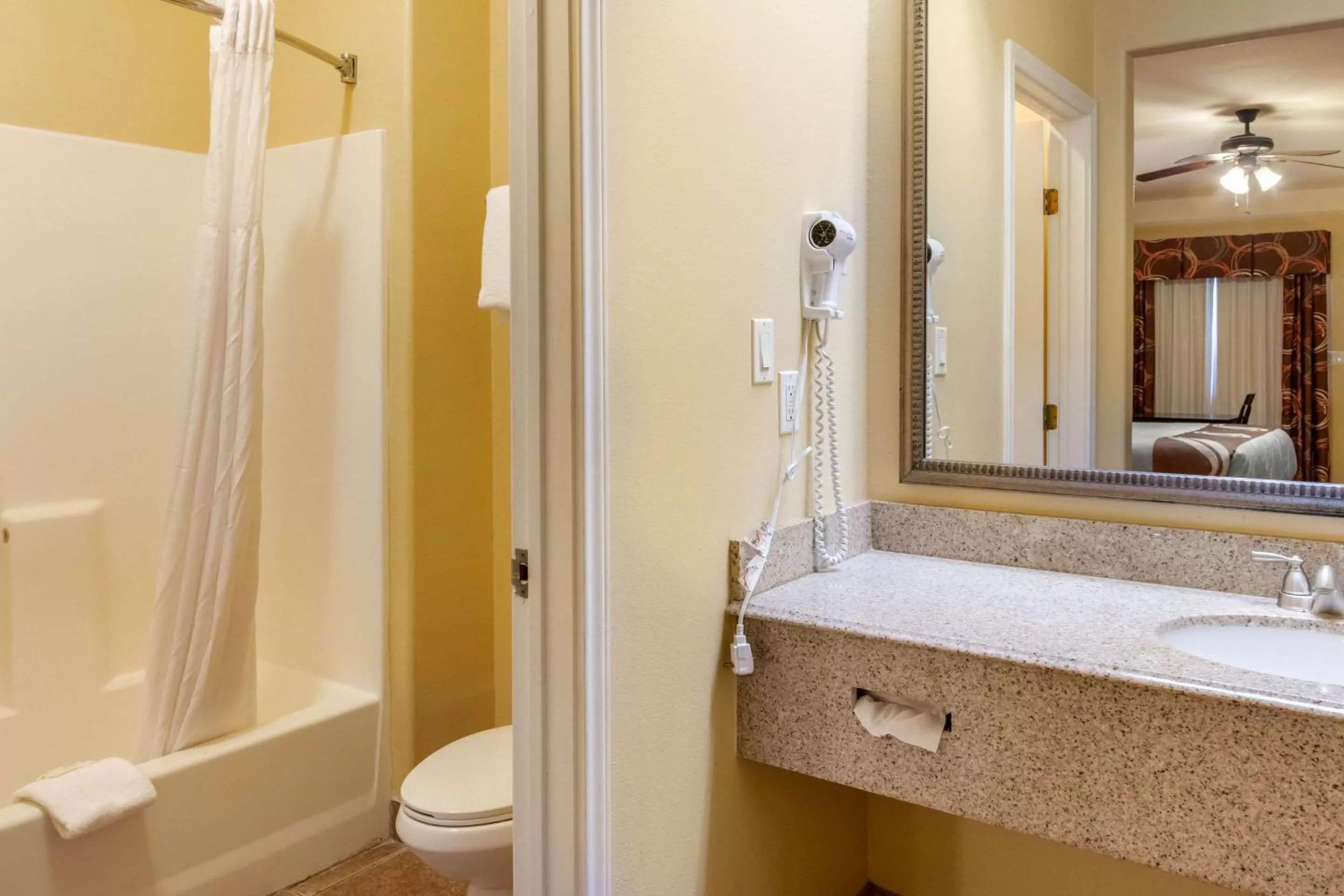 Bathroom in Quality Inn & Suites at The Outlets Mercedes-Weslaco