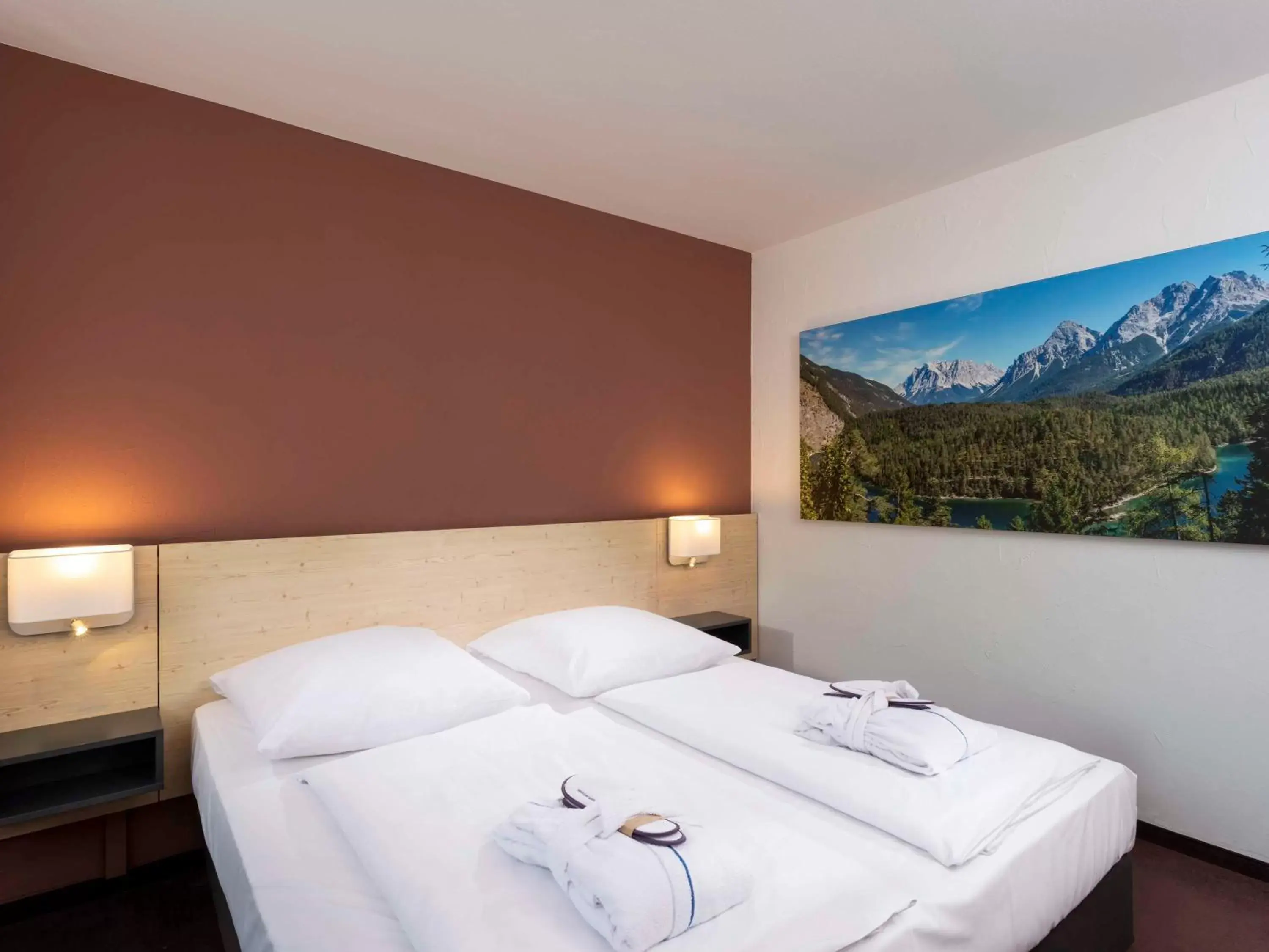 Junior Suite with One Double Bed in Mercure Hotel Garmisch Partenkirchen Junior Suite with One Double Bed in Mercure Hotel Garmisch Partenkirchen