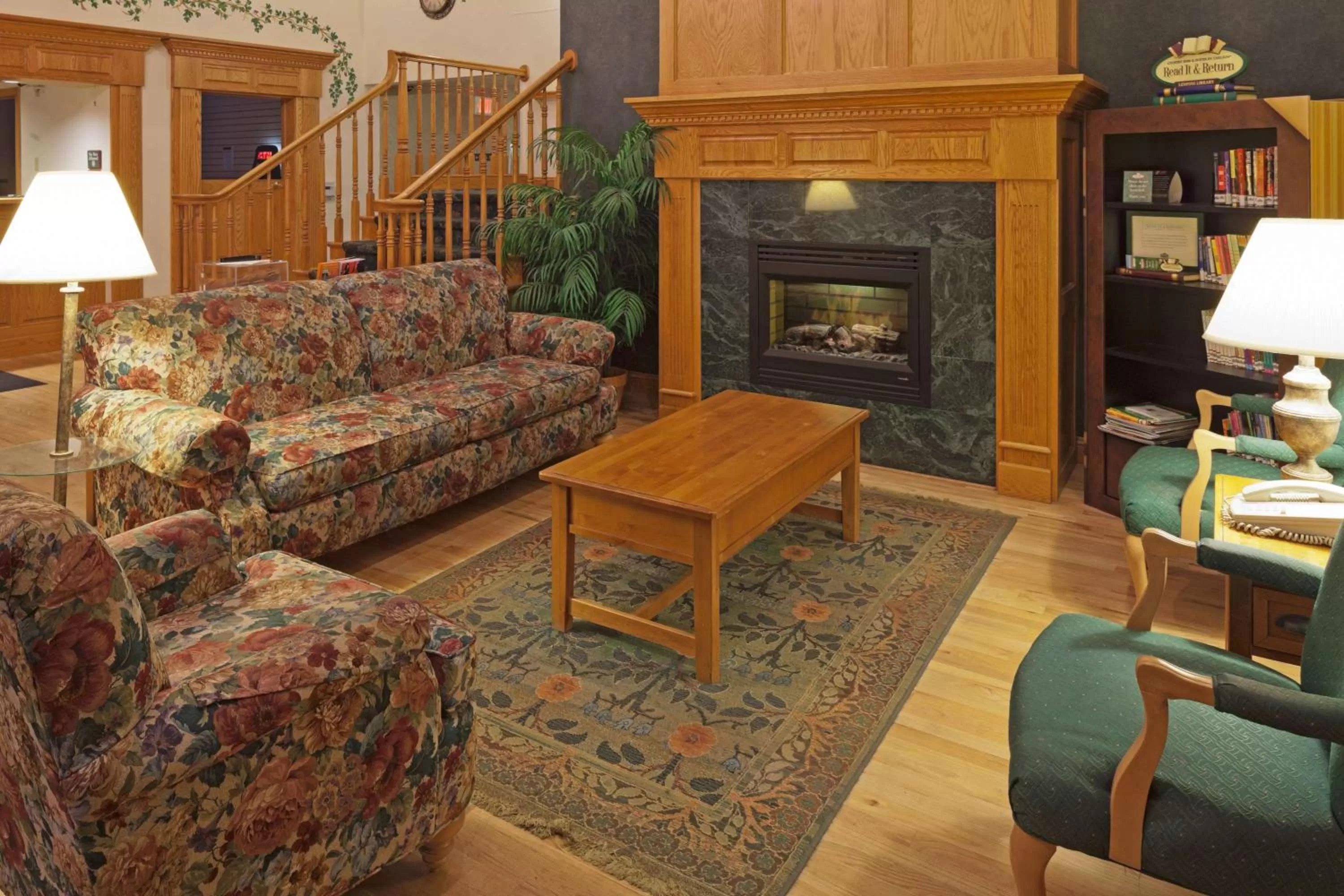 Lobby or reception, Seating Area in Port Wisconsin Inn and Suites