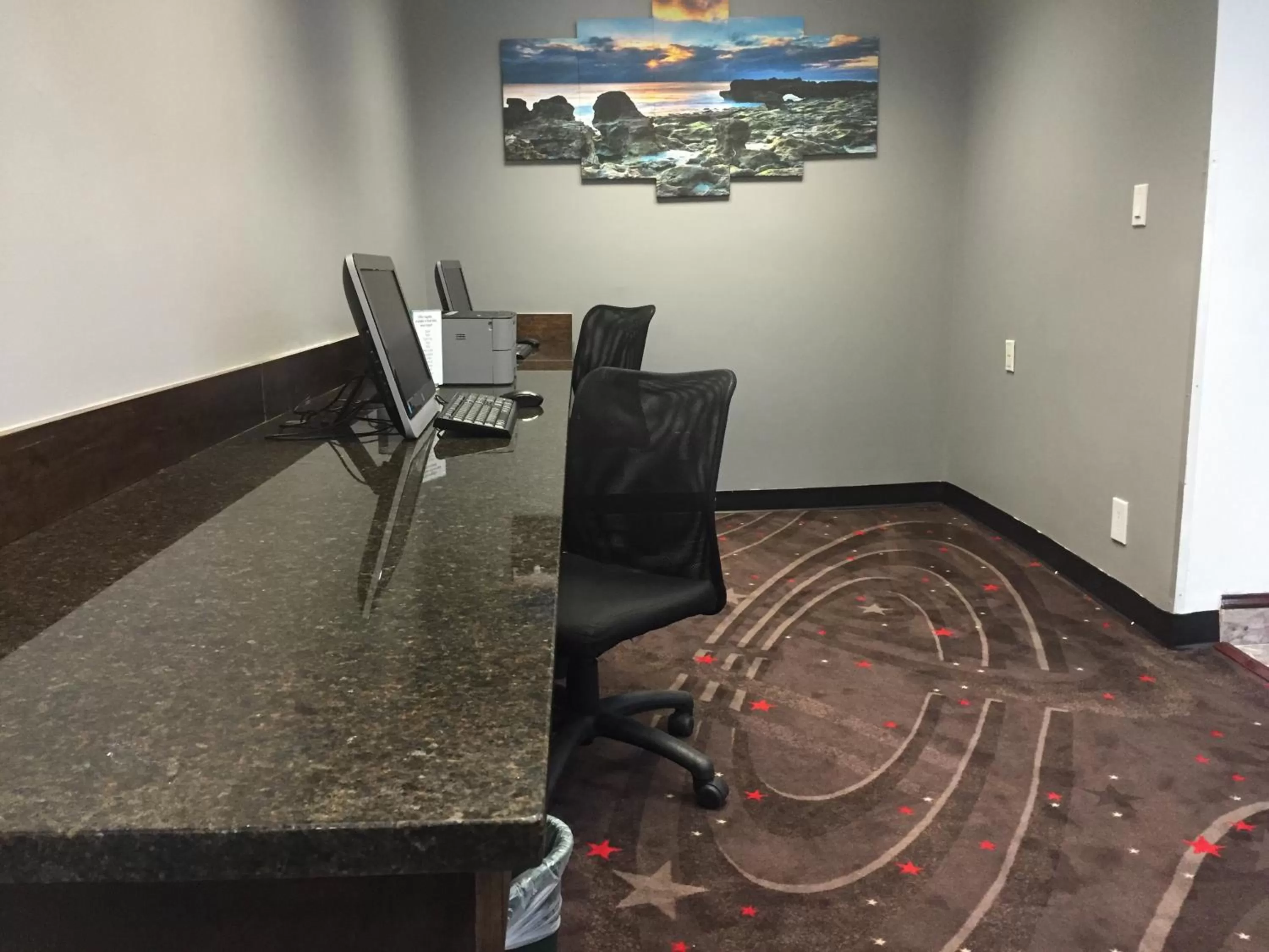 Banquet/Function facilities, TV/Entertainment Center in The Link Hotel on Sunrise