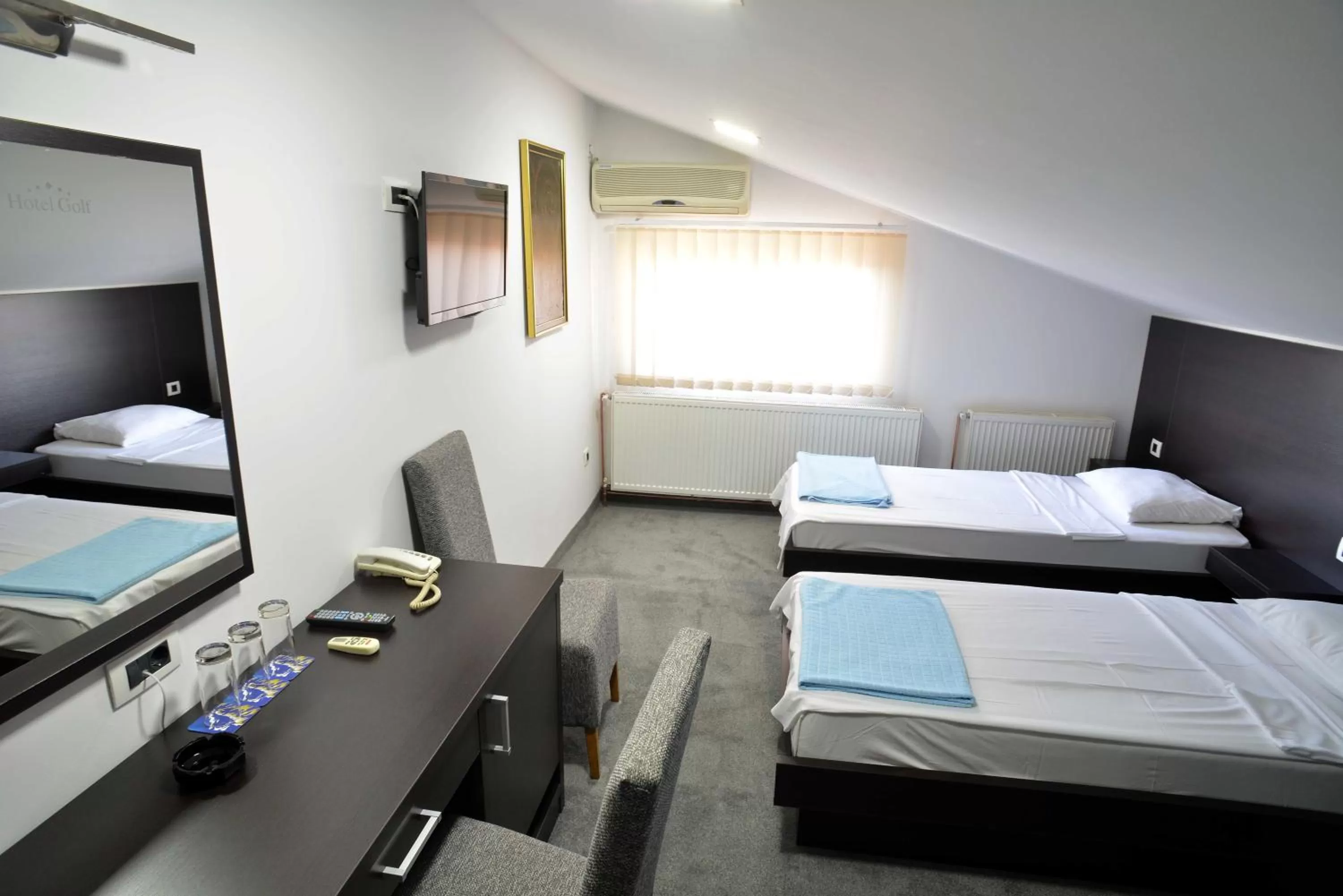 Bathroom, Bed in Hotel Golf