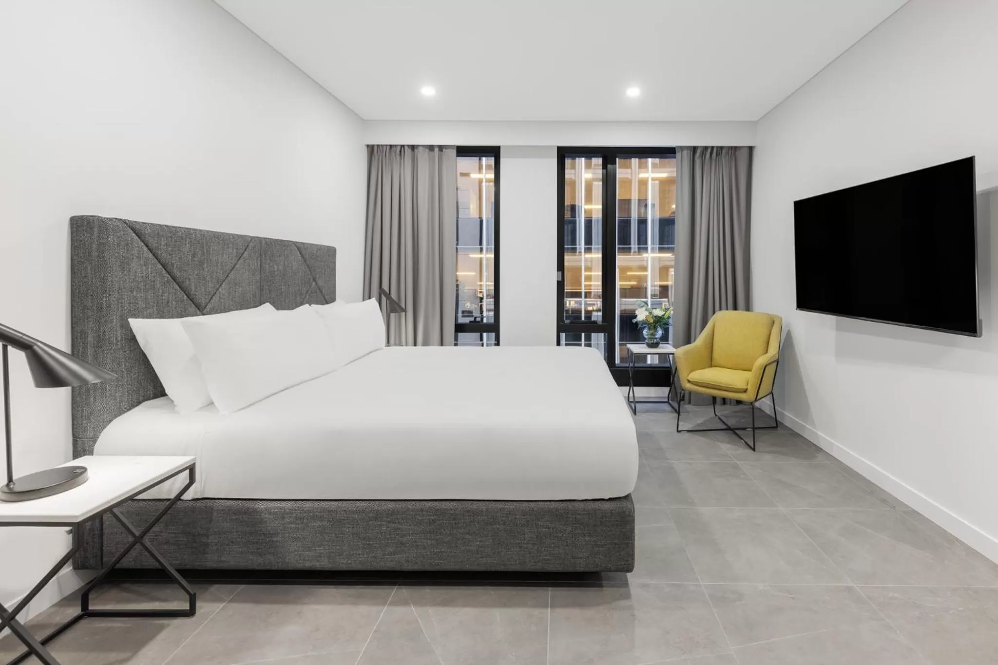 Bedroom, Bed in Meriton Suites Melbourne
