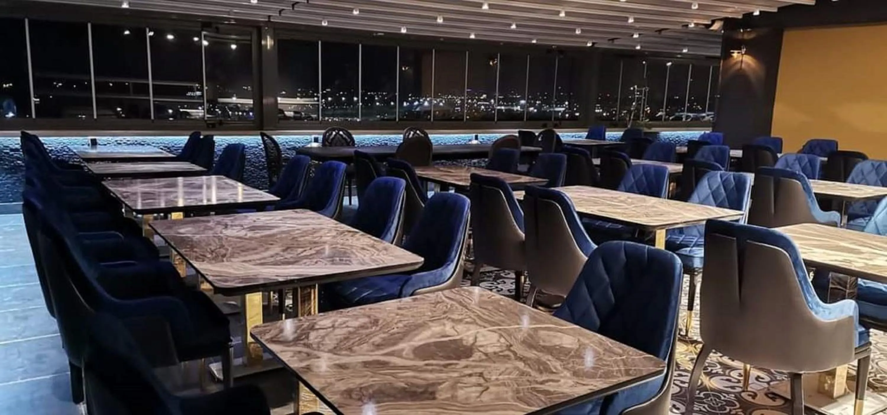 Restaurant/Places to Eat in Selenay Hotel