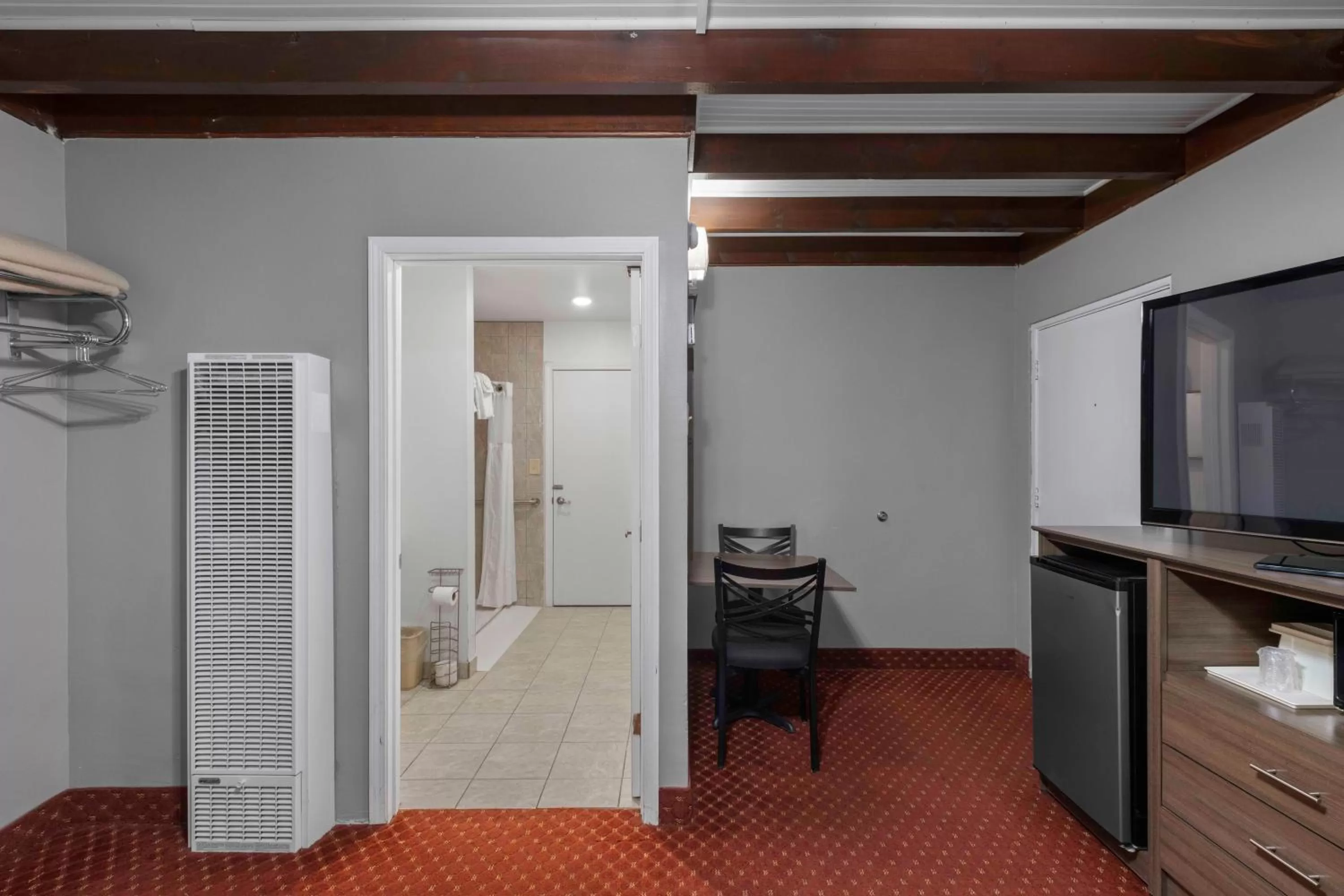 TV and multimedia, Bed in Budget Lodge