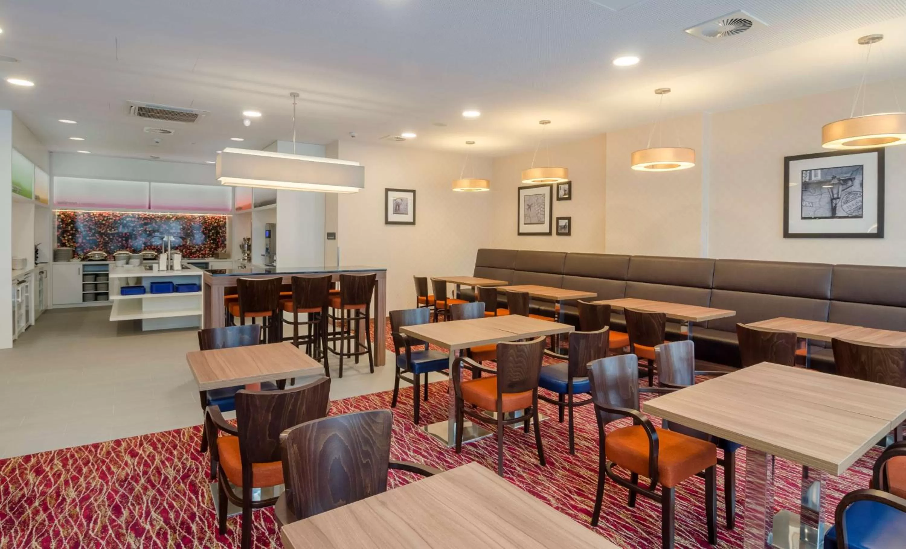 Dining area in Hampton by Hilton Frankfurt City Centre