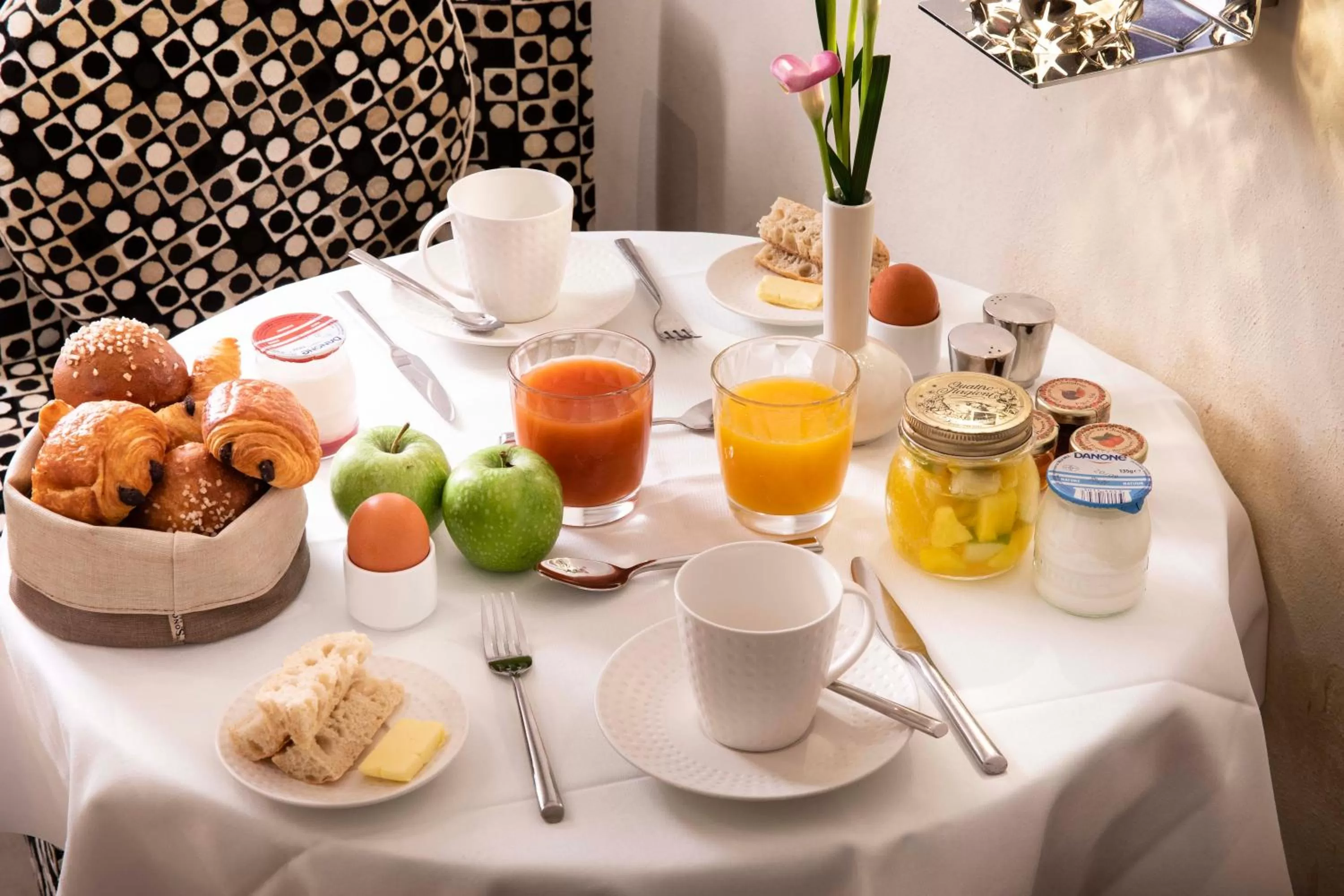 Breakfast in Hotel Duminy-Vendome