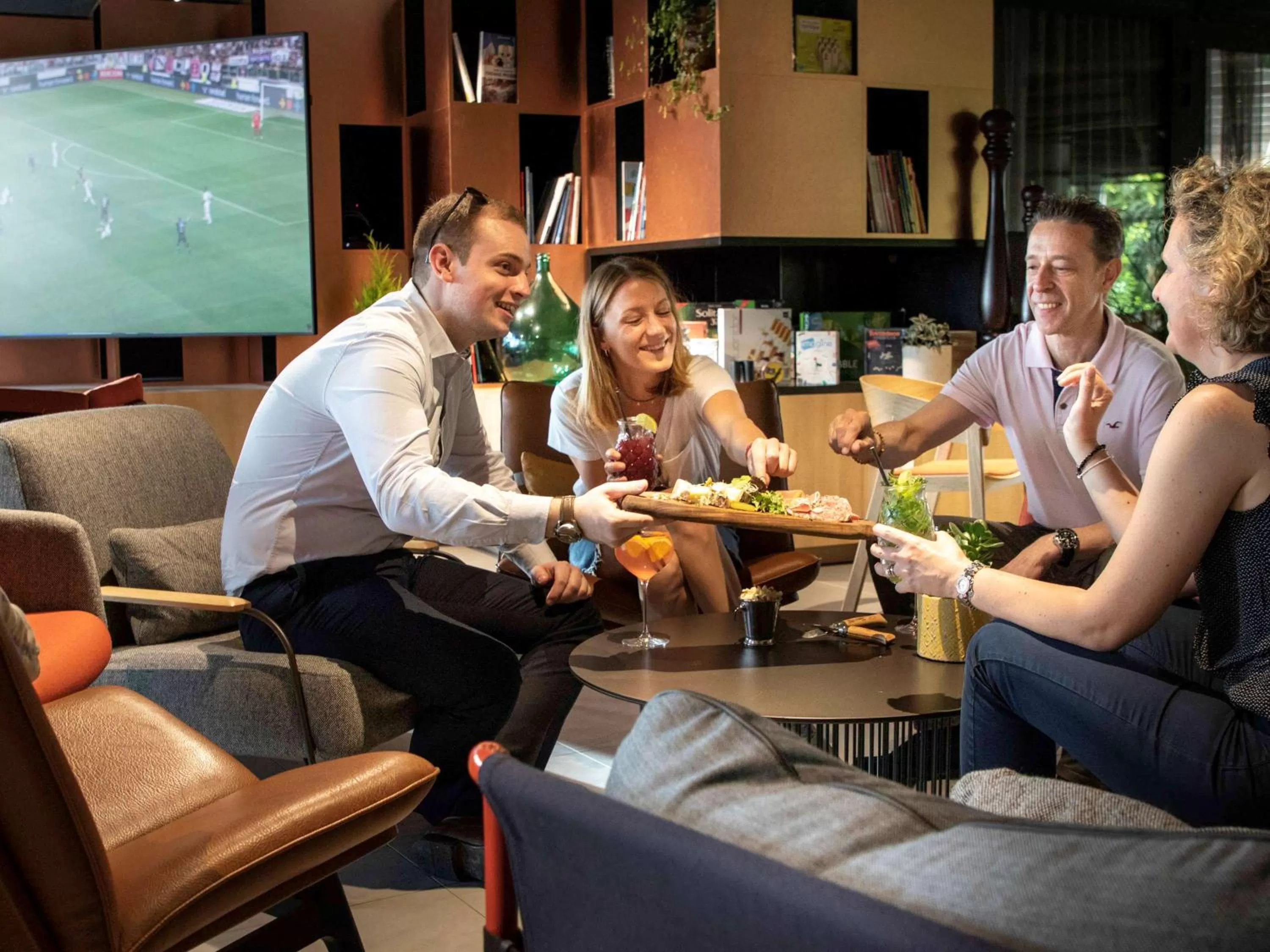 Lounge or bar in Novotel Annecy Centre