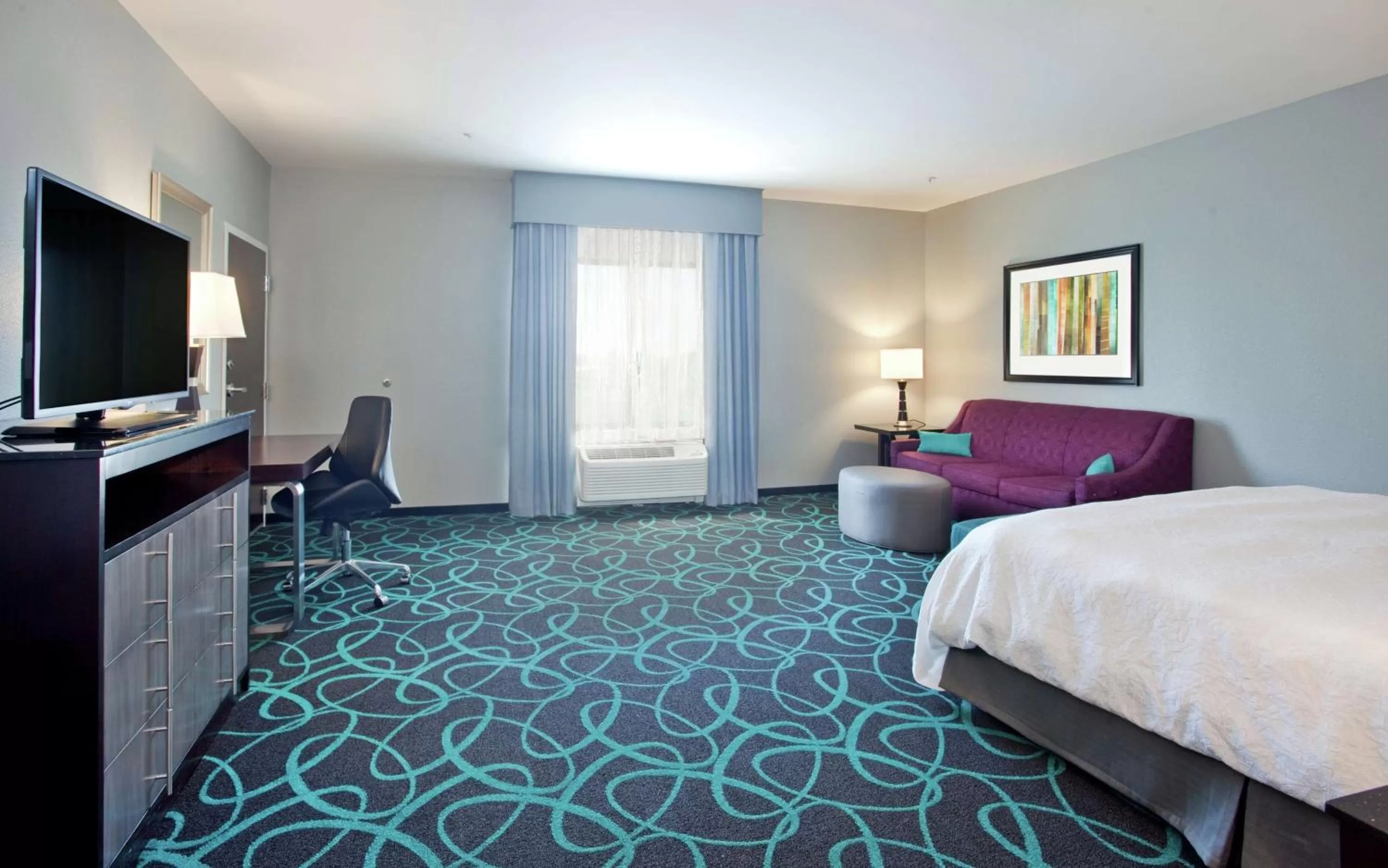 Photo of the whole room, Bed in Hampton Inn Kearney