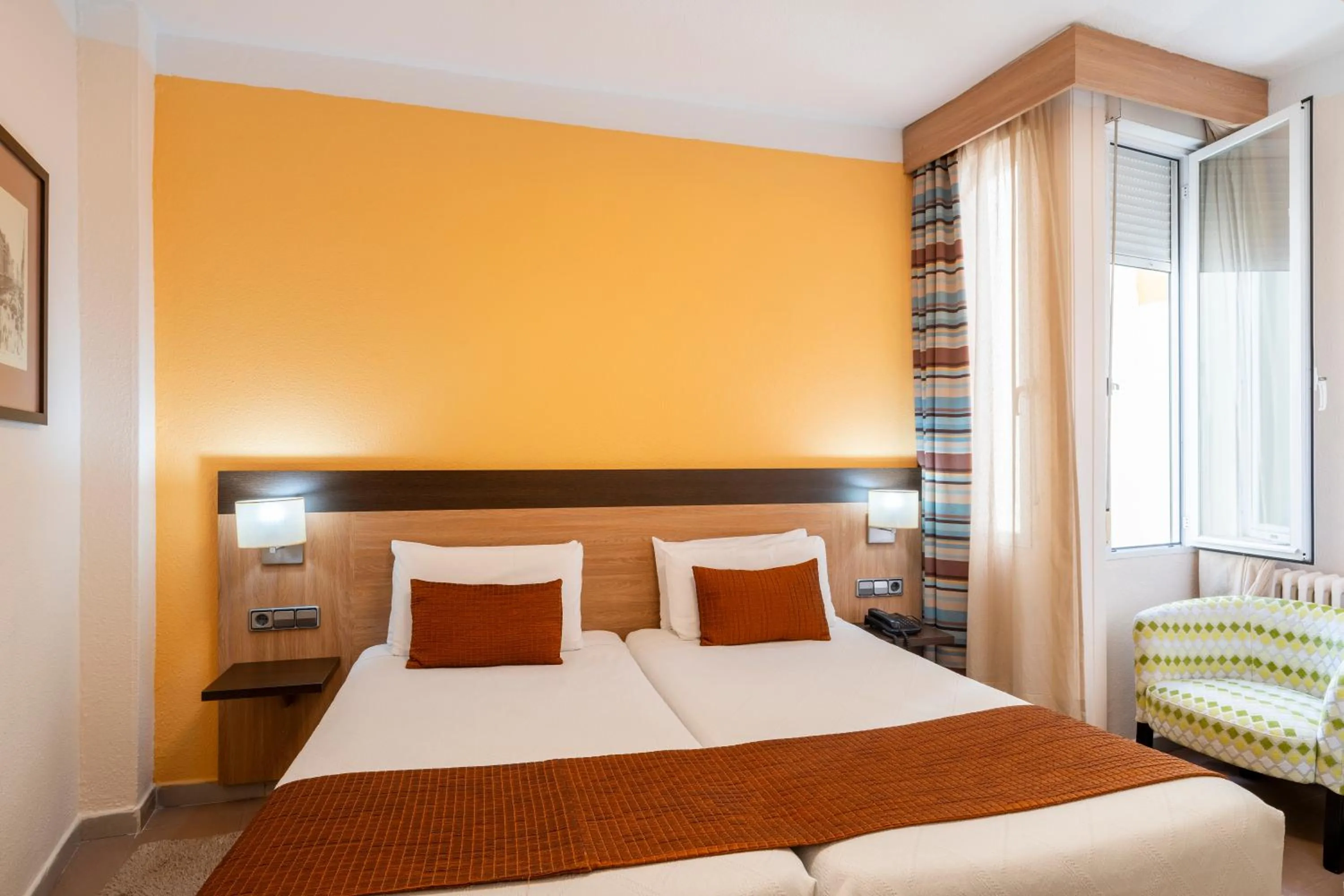 Bedroom, Bed in Hostal Ballesta