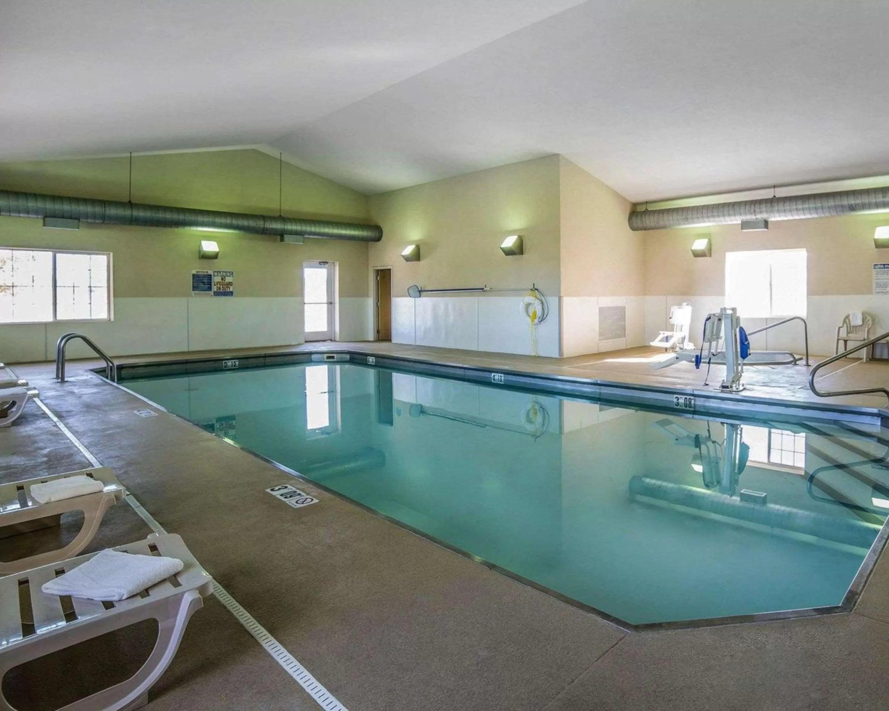 Swimming pool in MainStay Suites Casper