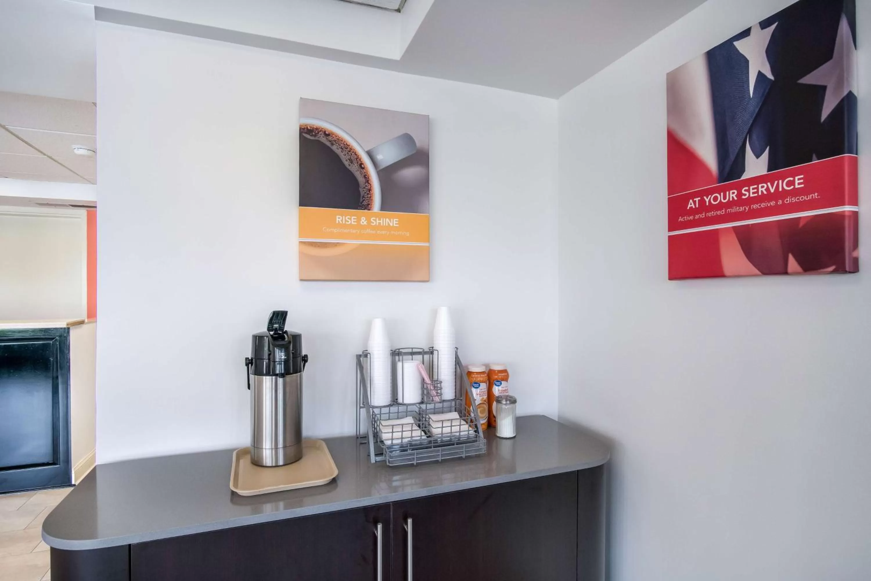 Property building in Motel 6-London, KY