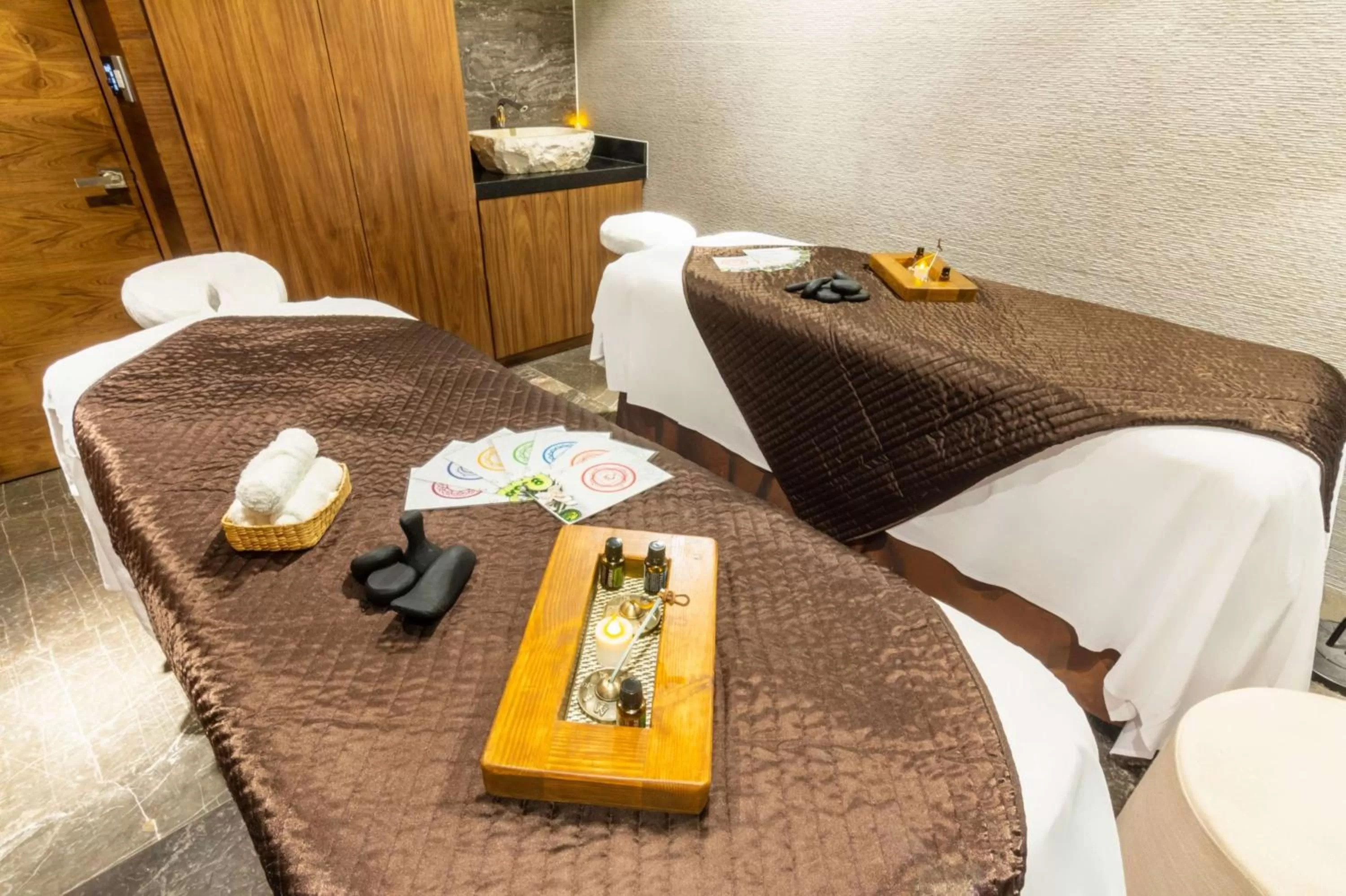 Massage in The Fives Downtown Hotel & Residences, Curio Collection by Hilton