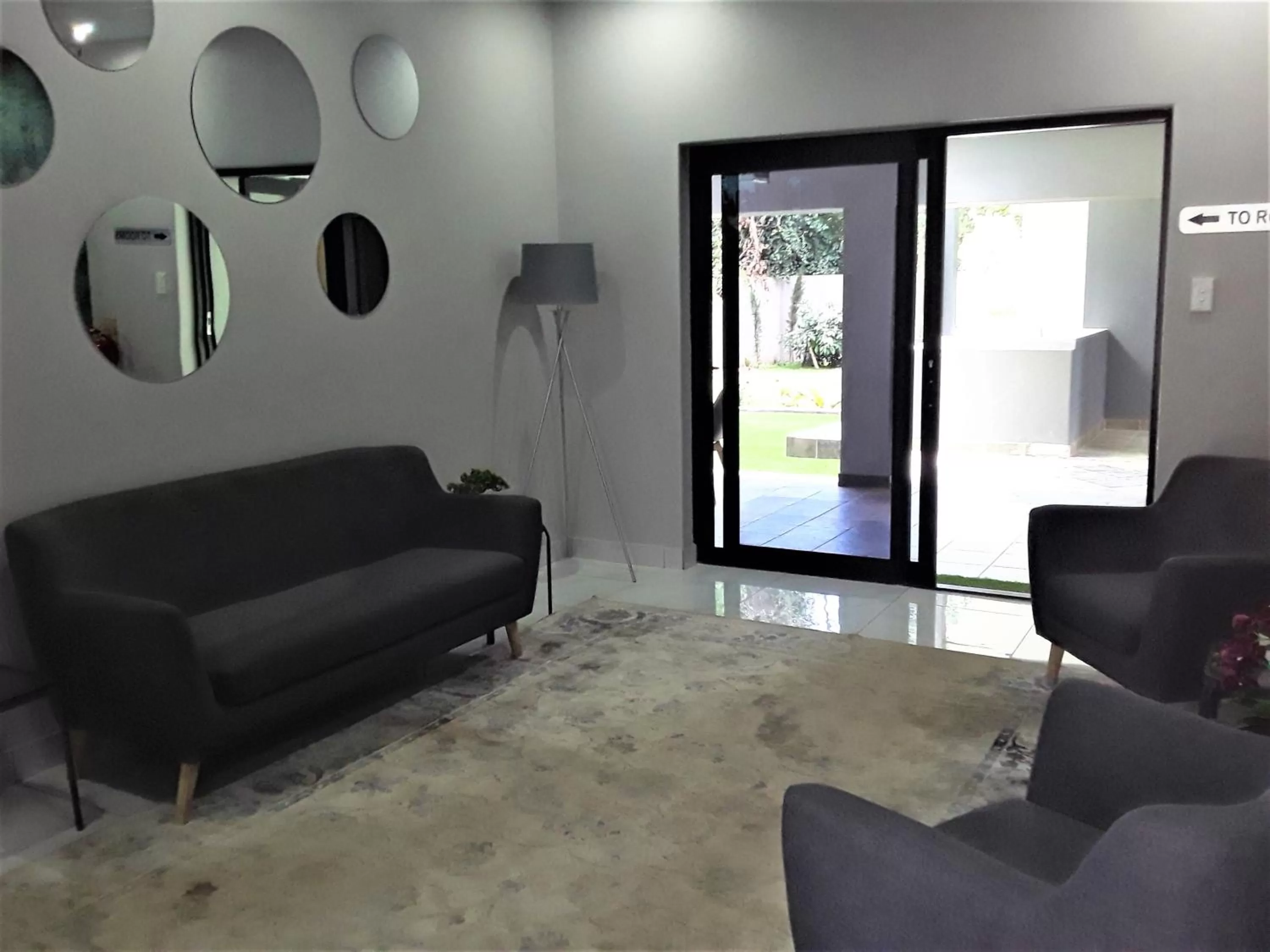 Living room in La Orchard Hotel