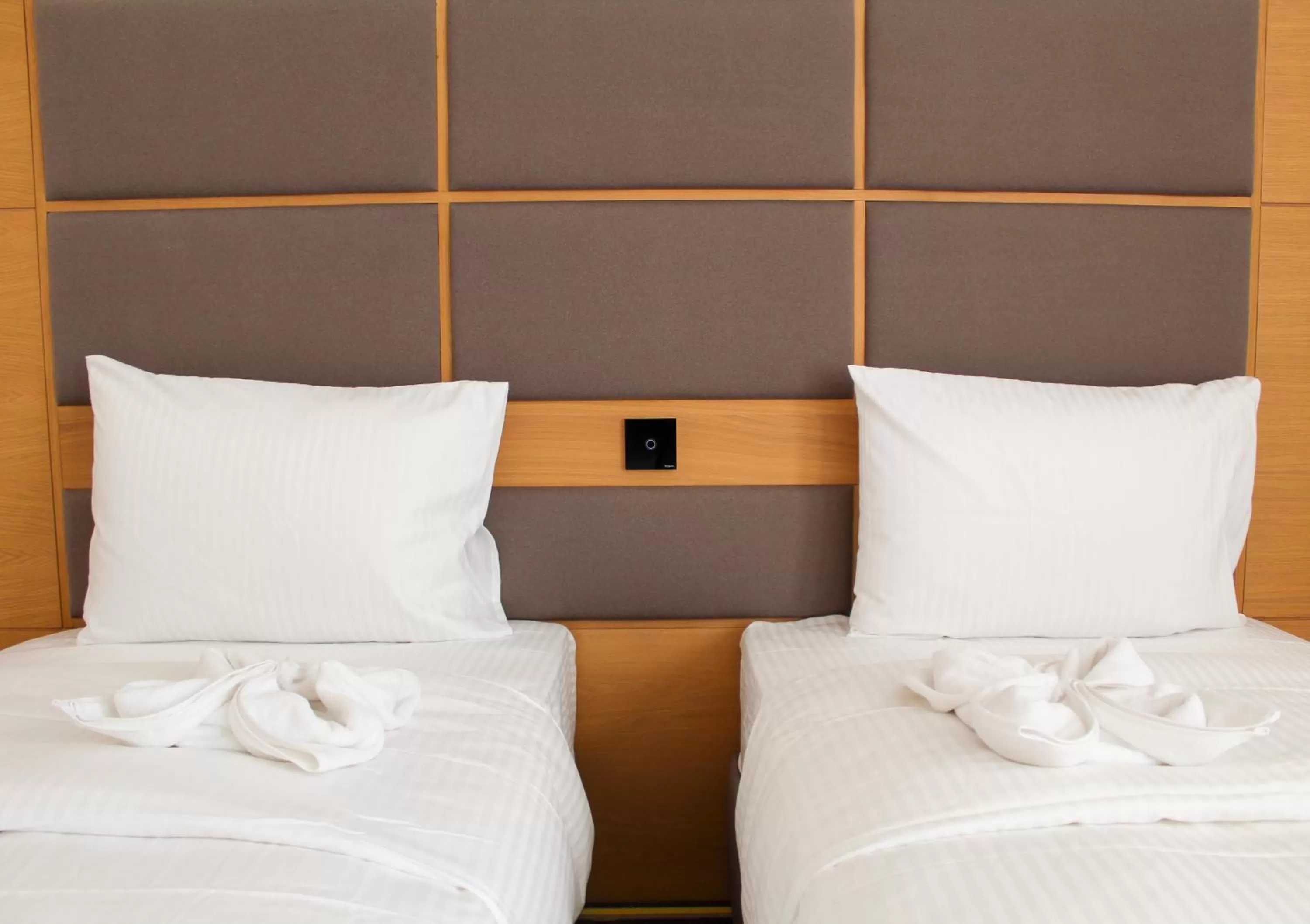 Bedroom, Bed in Hotel Avenue - Avenue Hotels