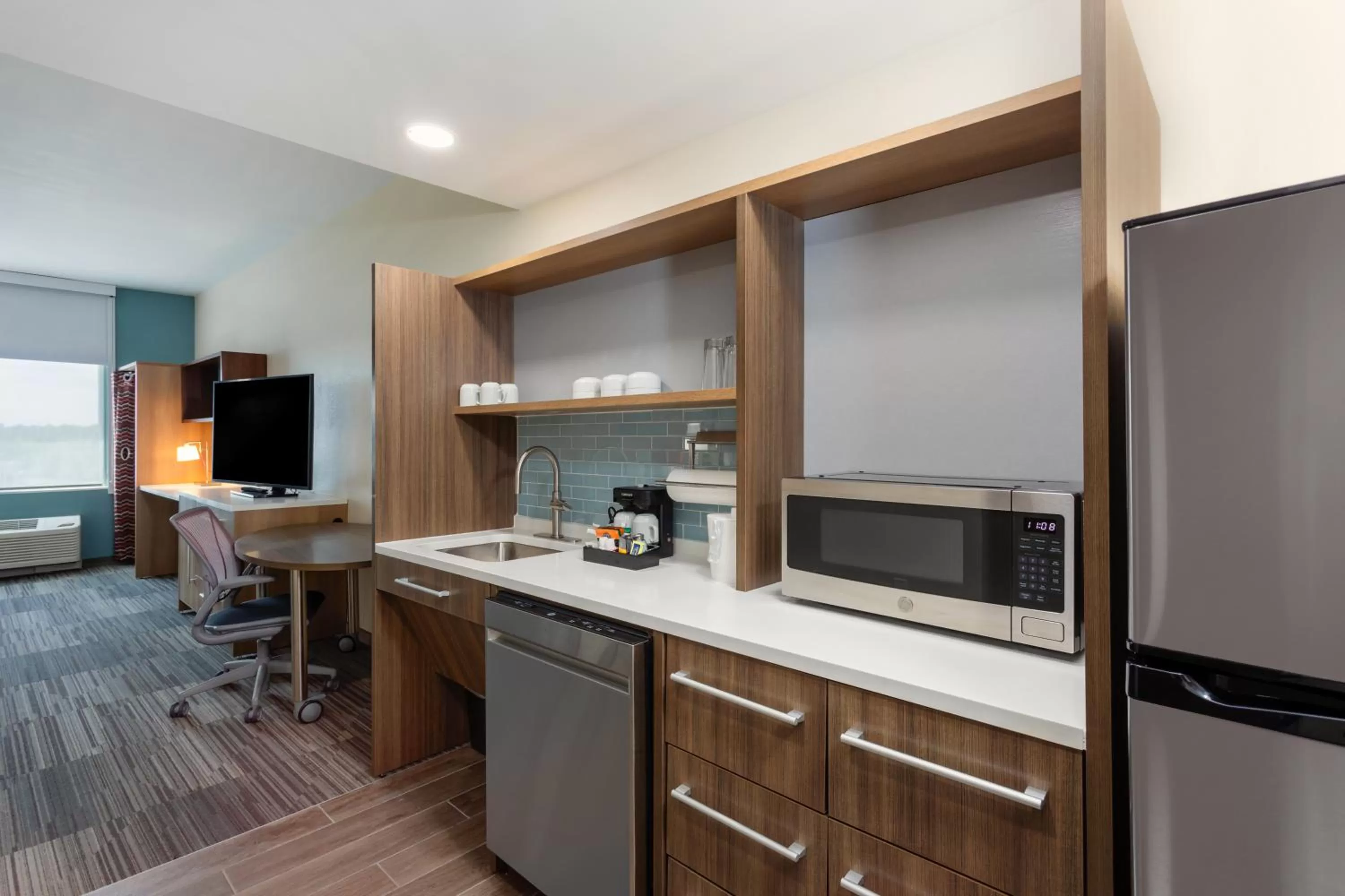 Kitchen or kitchenette in Home2 Suites By Hilton Vero Beach I-95