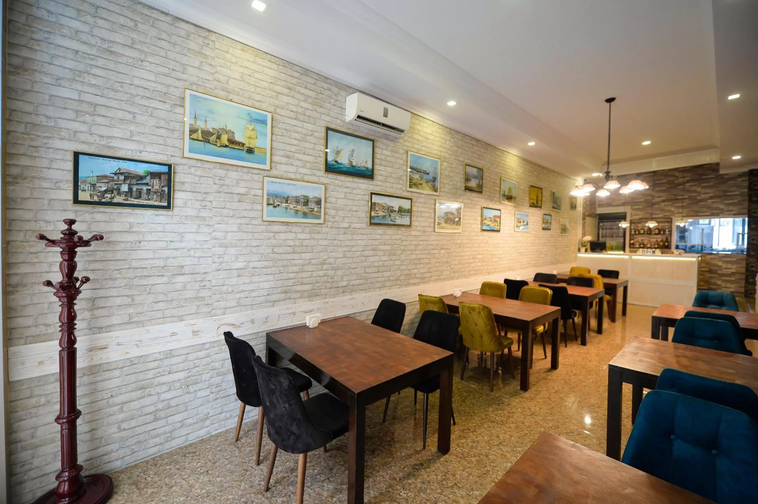 Restaurant/Places to Eat in Aura Boutique Hotel