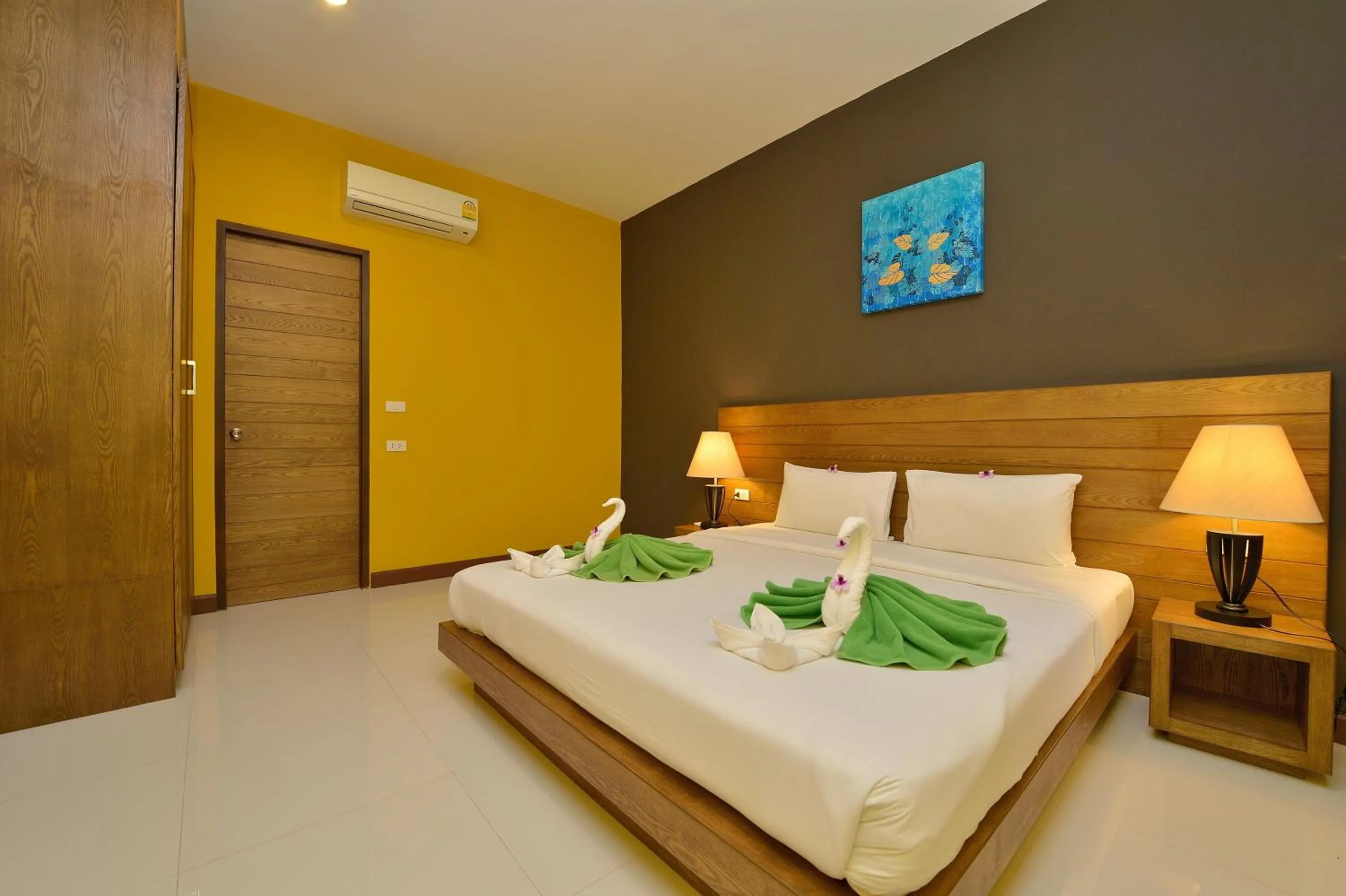 Bed in Happy Cottage