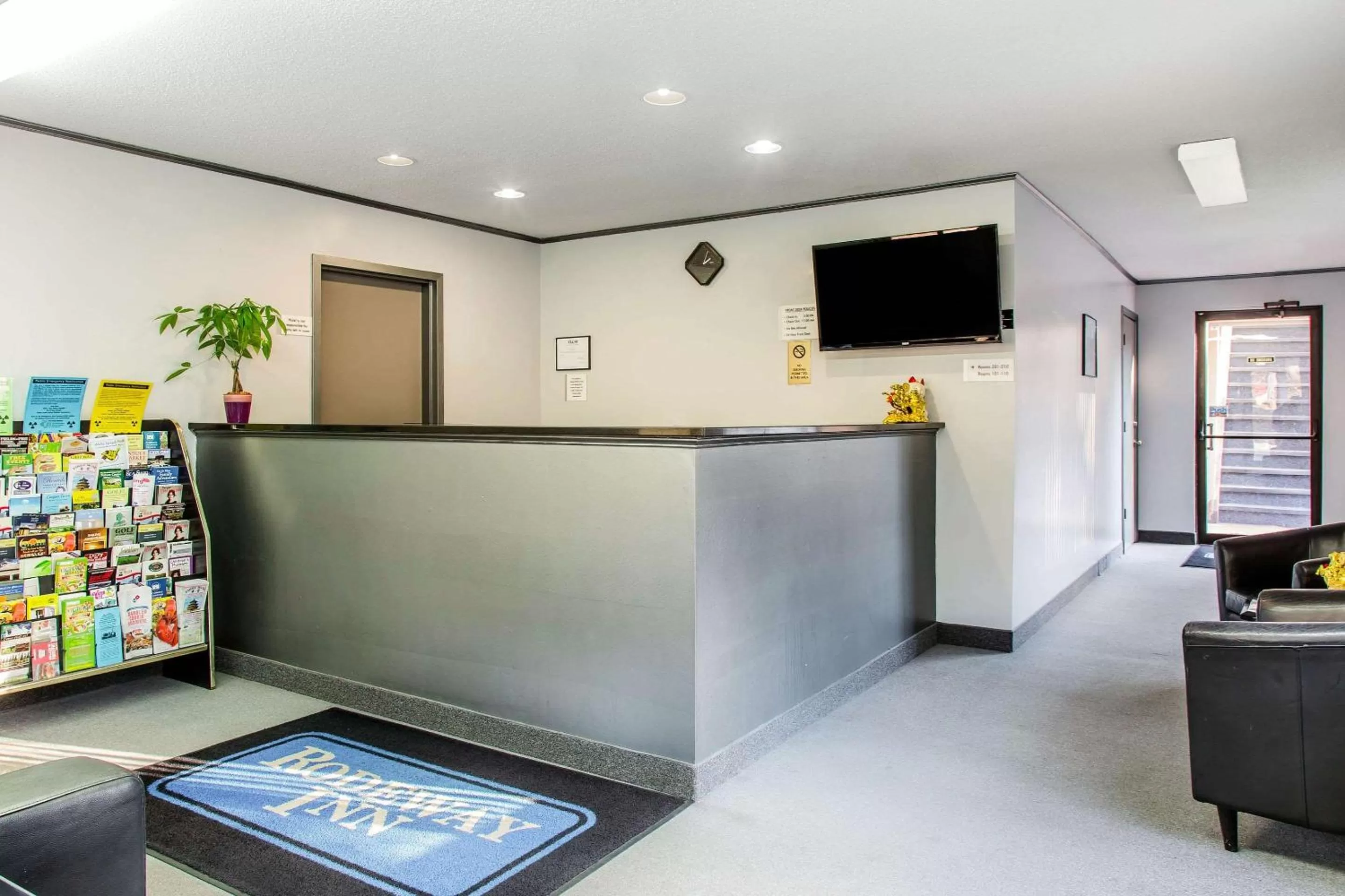 Lobby or reception in Rodeway Inn Groton - New London