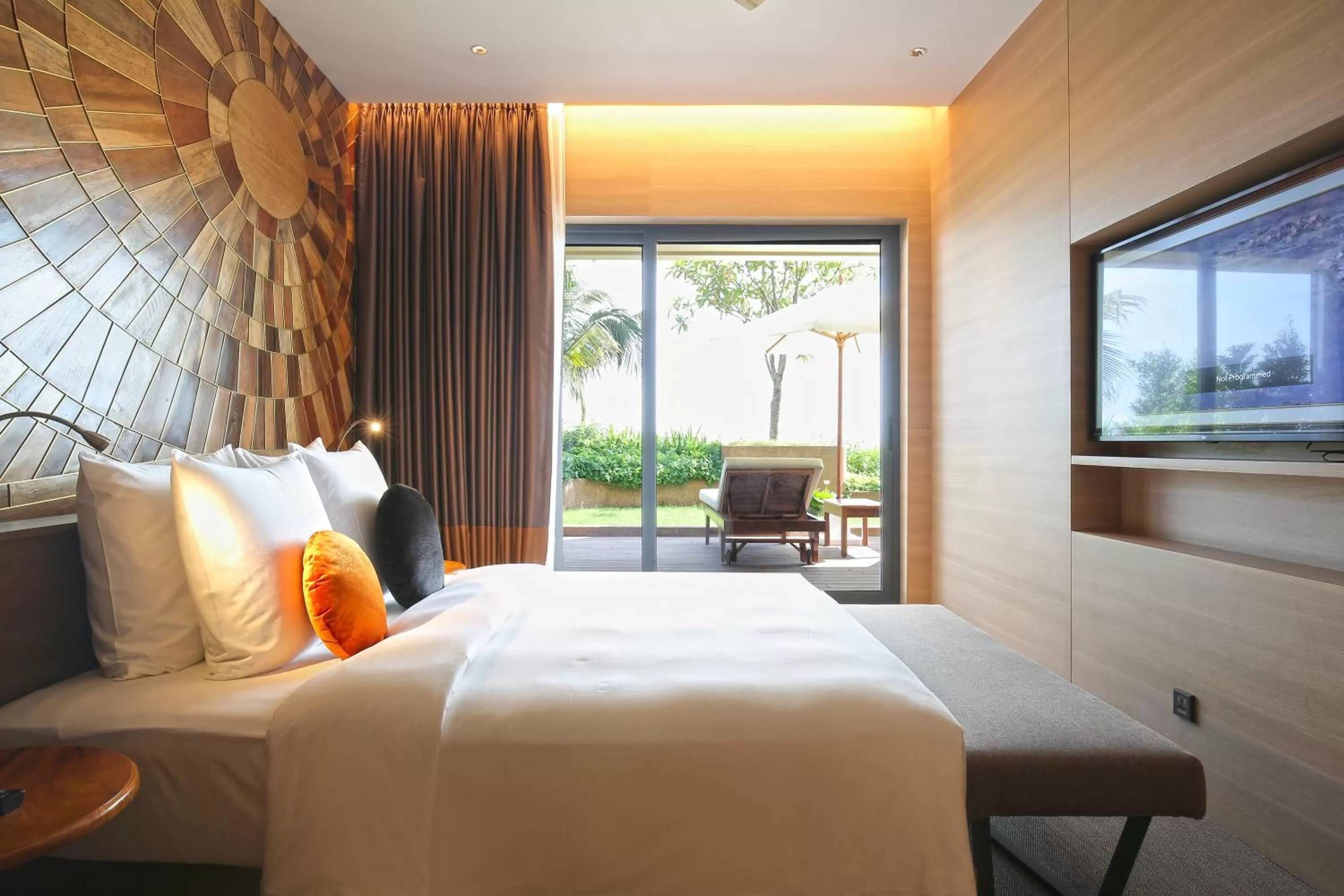 Bedroom, Bed in SUN & MOON, Riverside Hotel