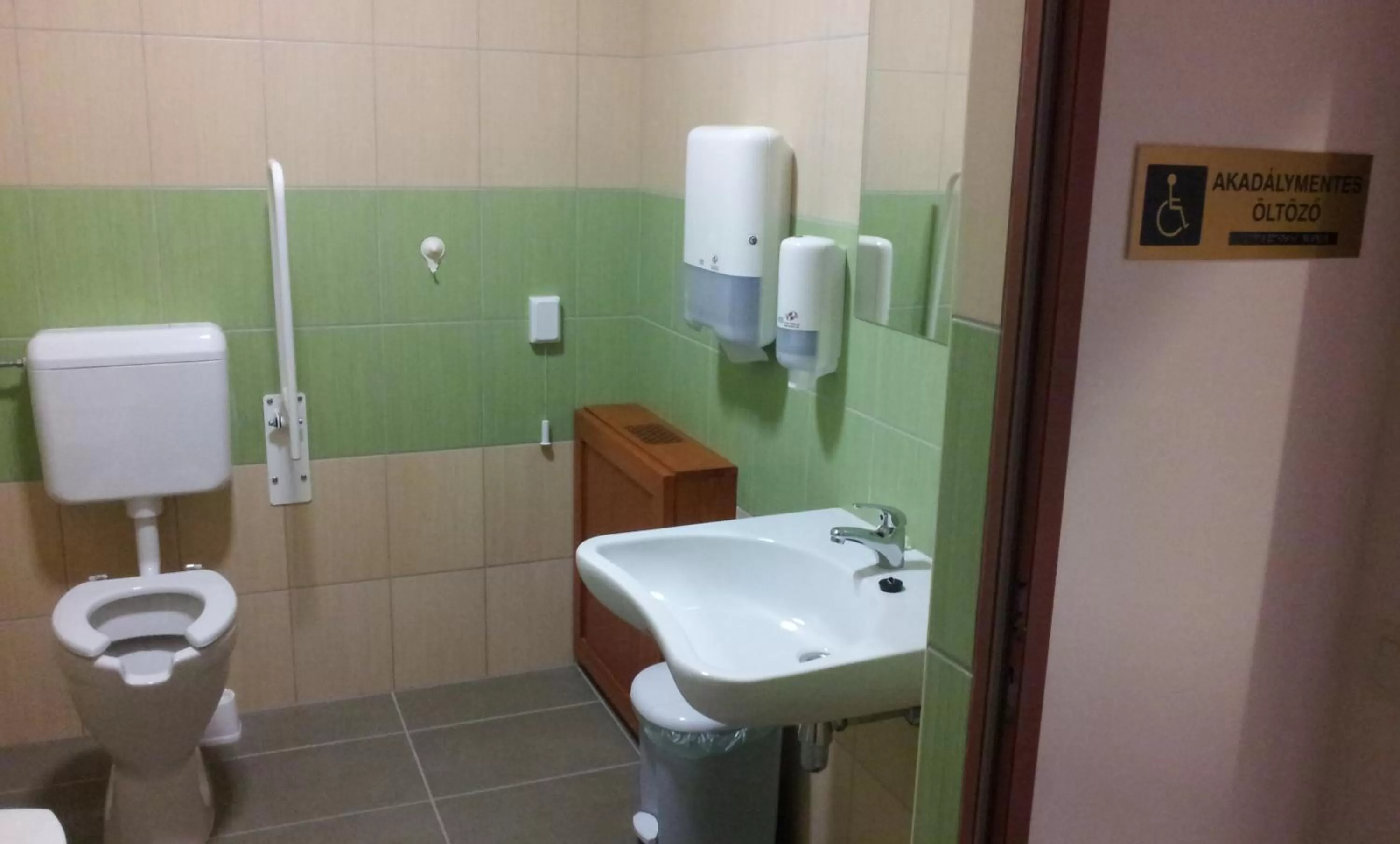 Toilet in Fenyves Hotel Békéscsaba