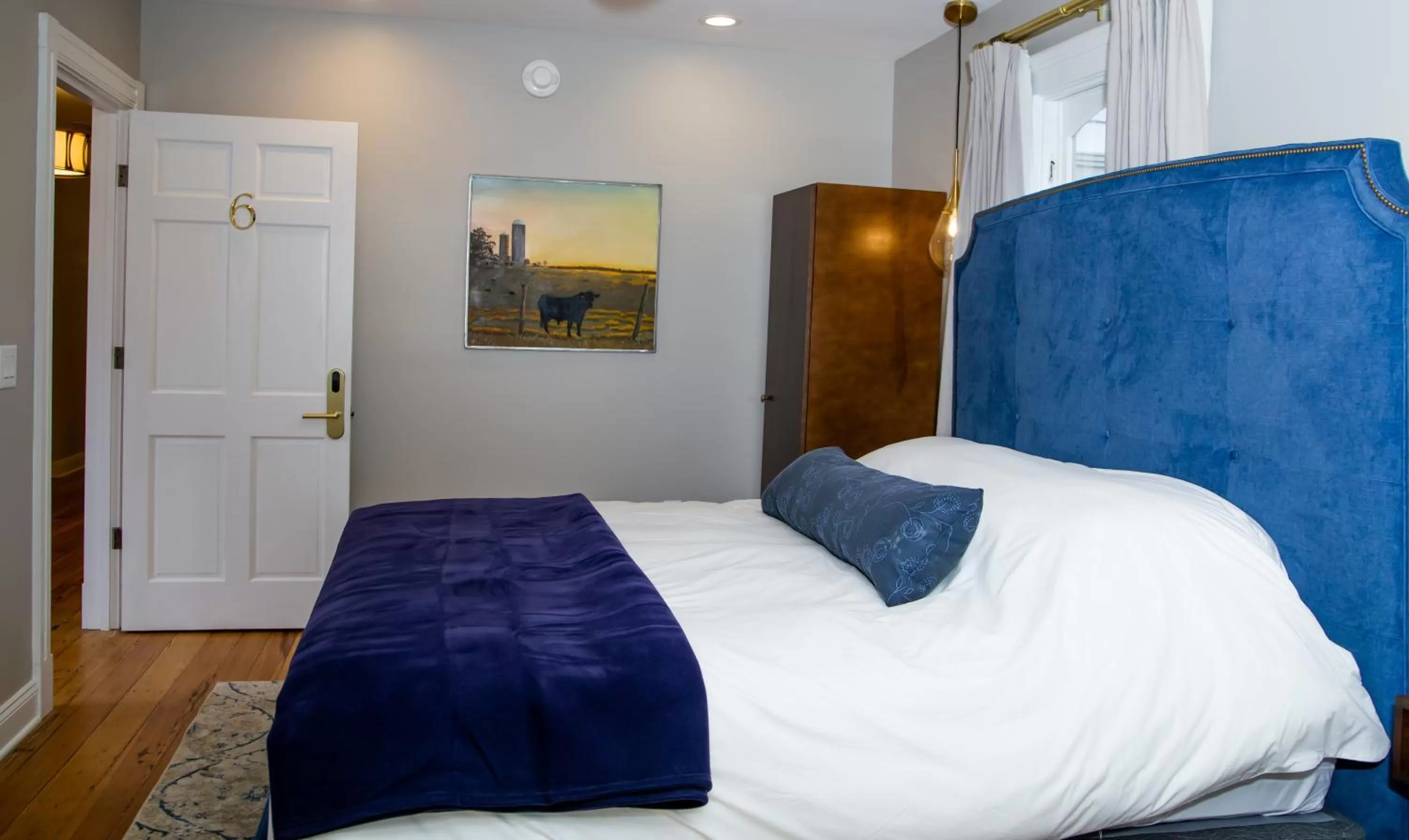 Deluxe King Suite in The Colonial Inn, an Ascend Collection Hotel