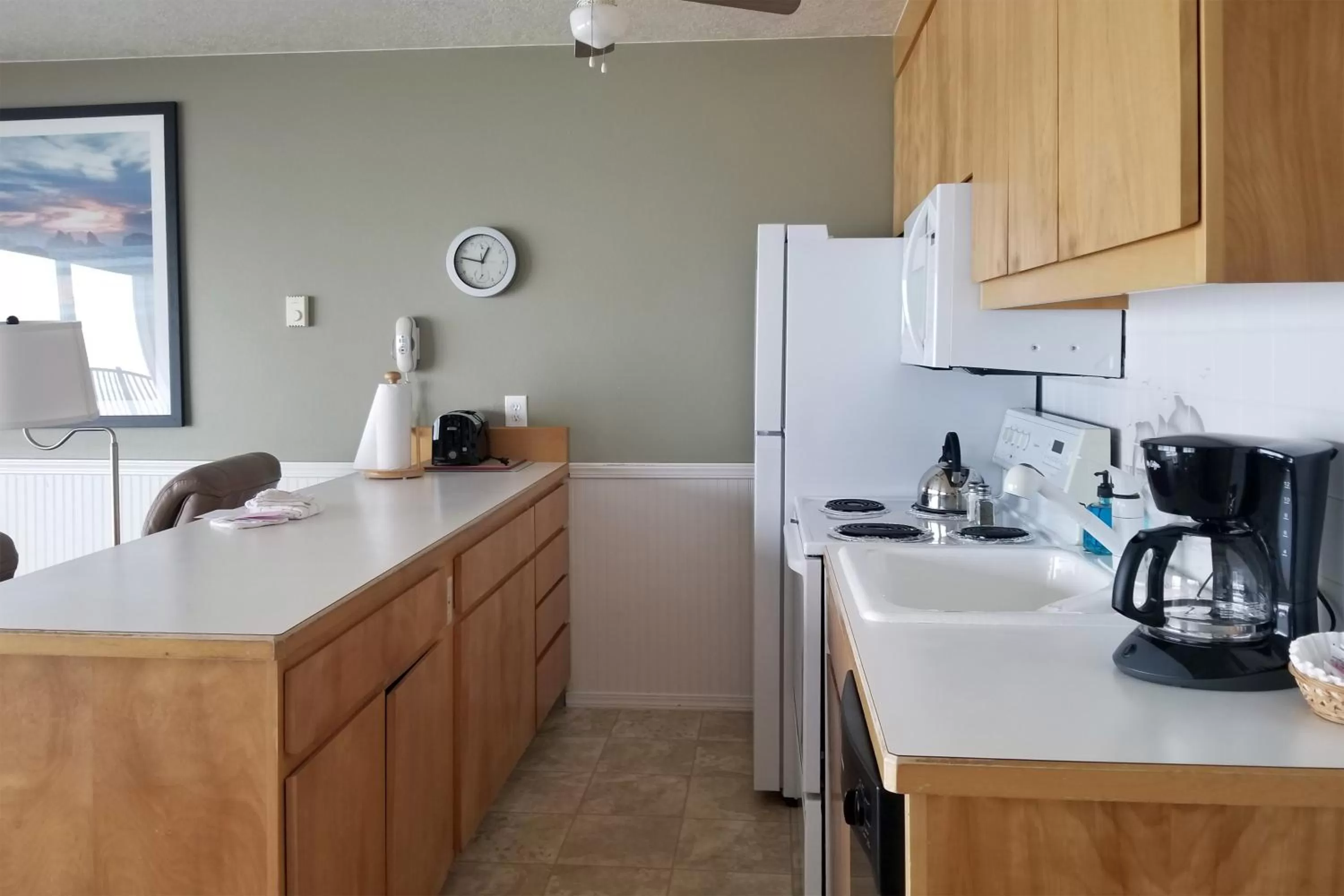 Coffee/tea facilities, Kitchen/Kitchenette in Ocean Terrace Condominiums