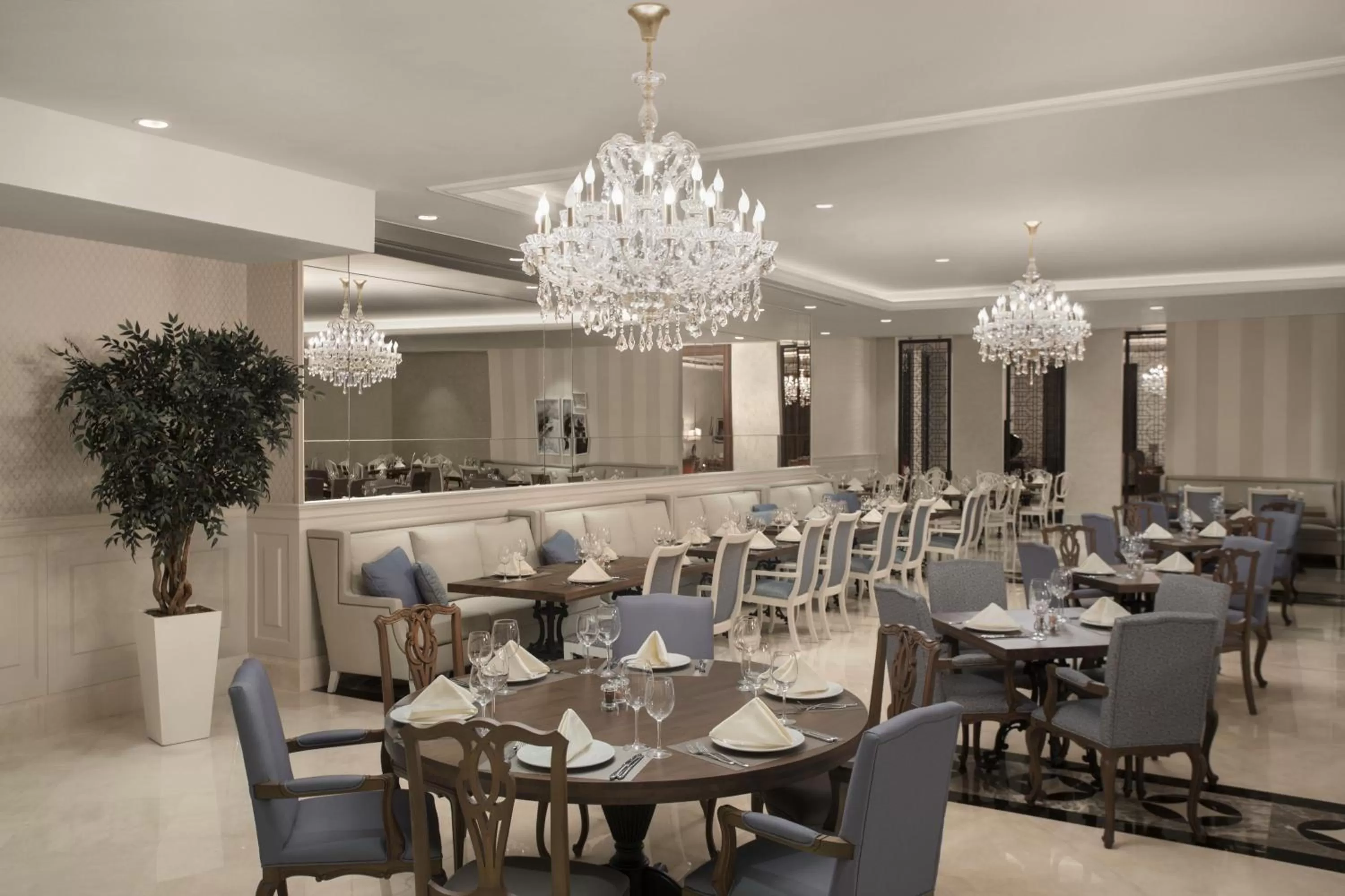 Restaurant/places to eat in Lazzoni Hotel