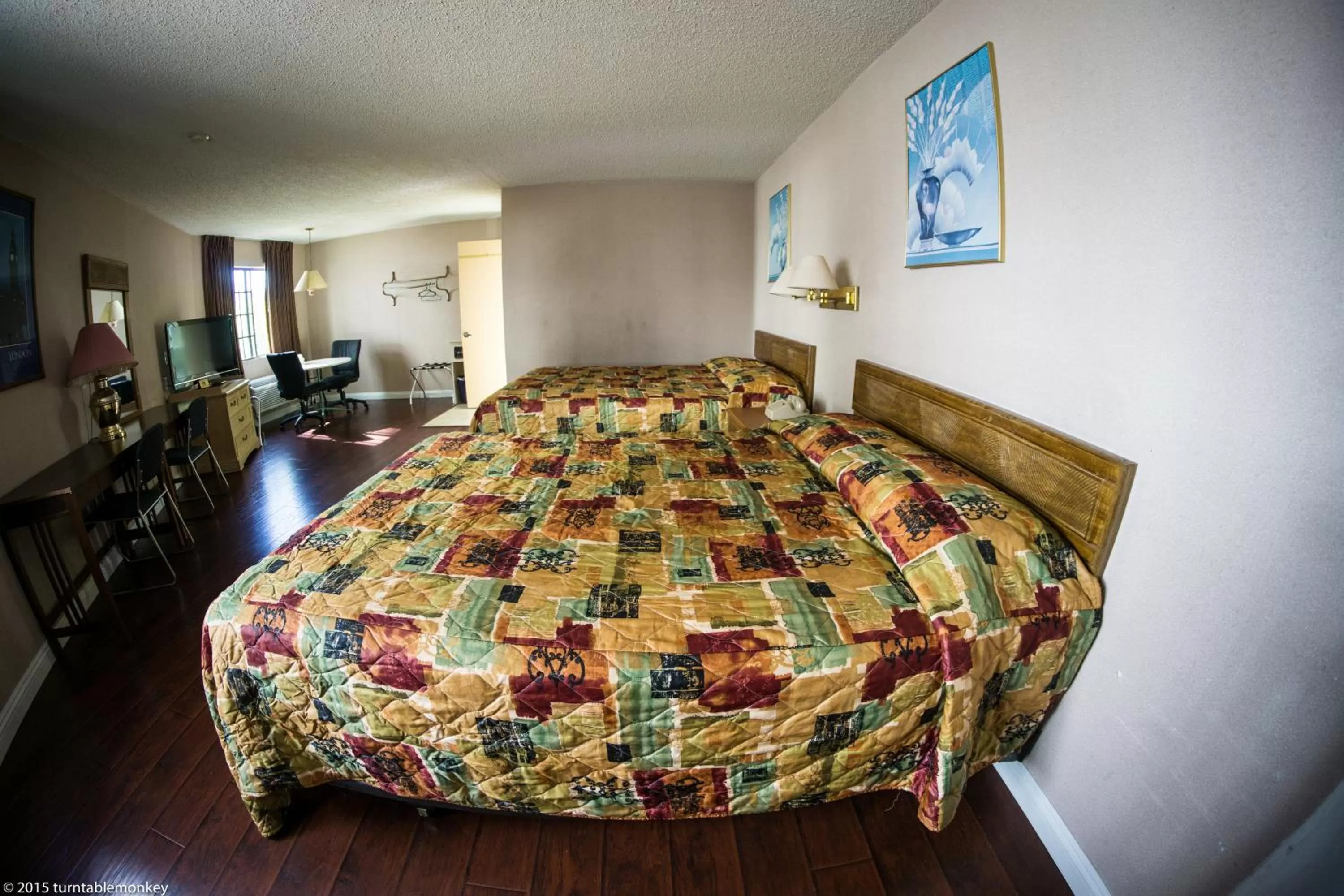 Bed in Hollywood La Brea Inn