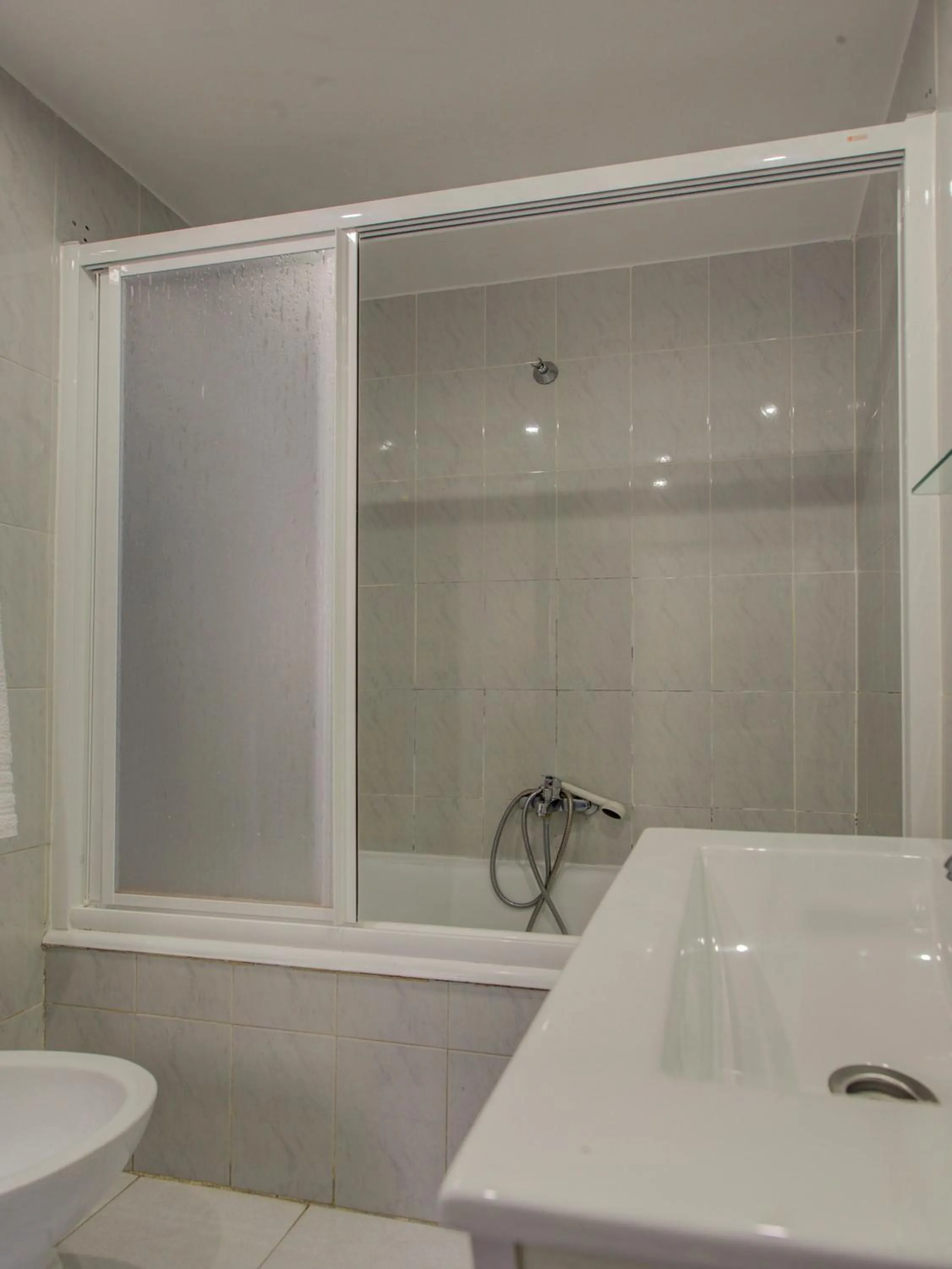 Bathroom in Emperatriz I