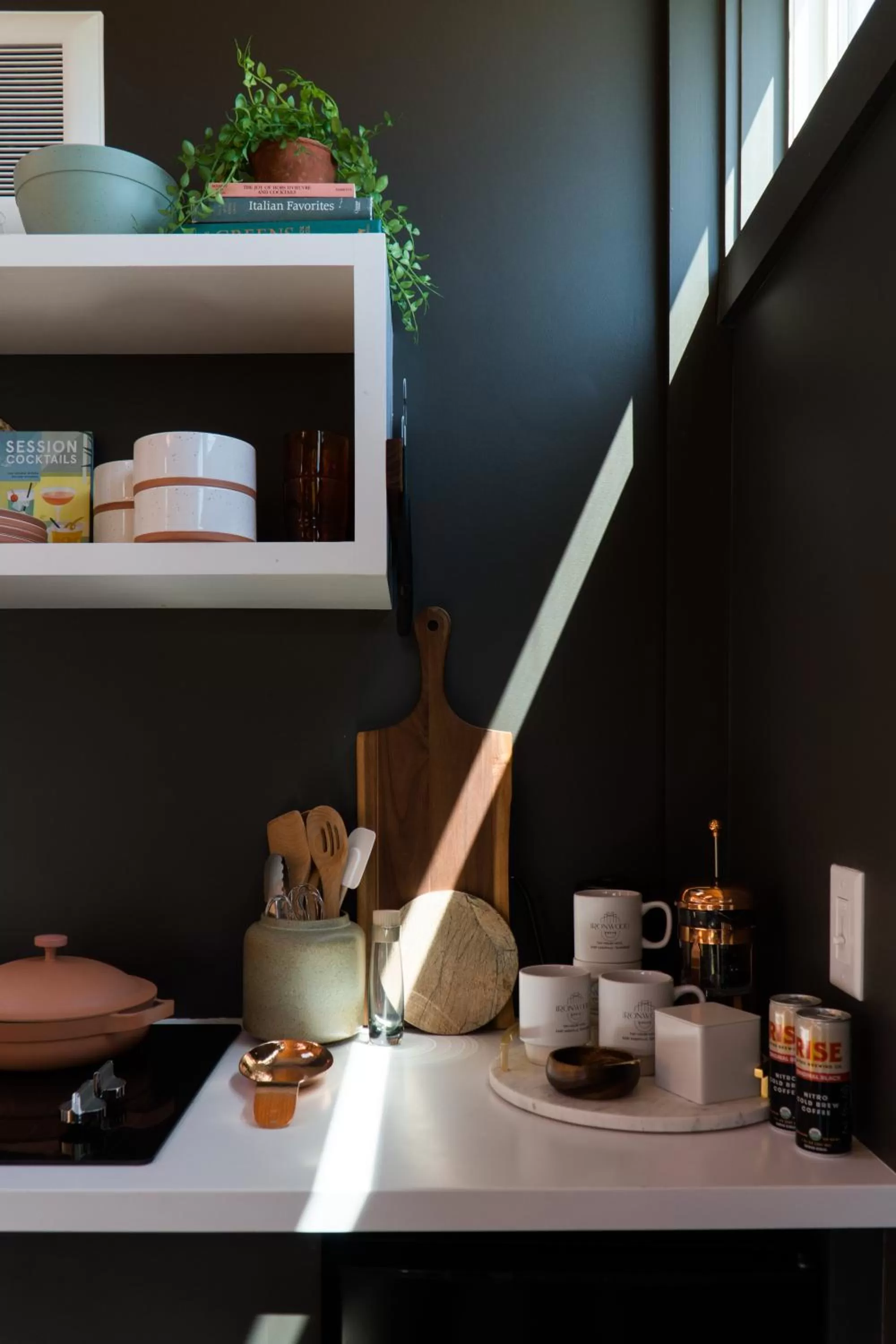 Coffee/tea facilities in Ironwood Grove, Tiny House Hotel