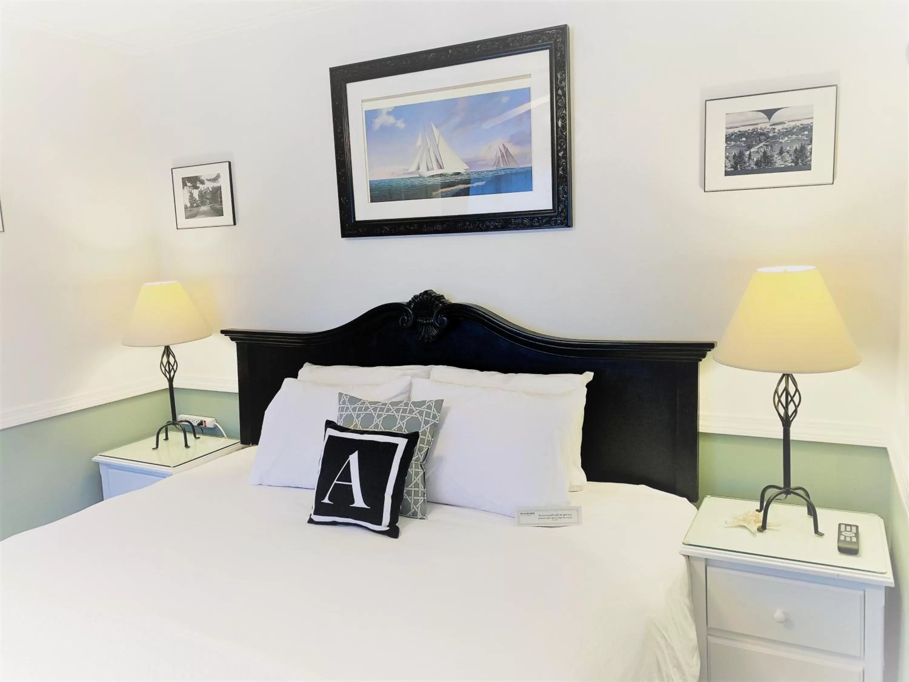 Bed in Acadia Hotel - Downtown