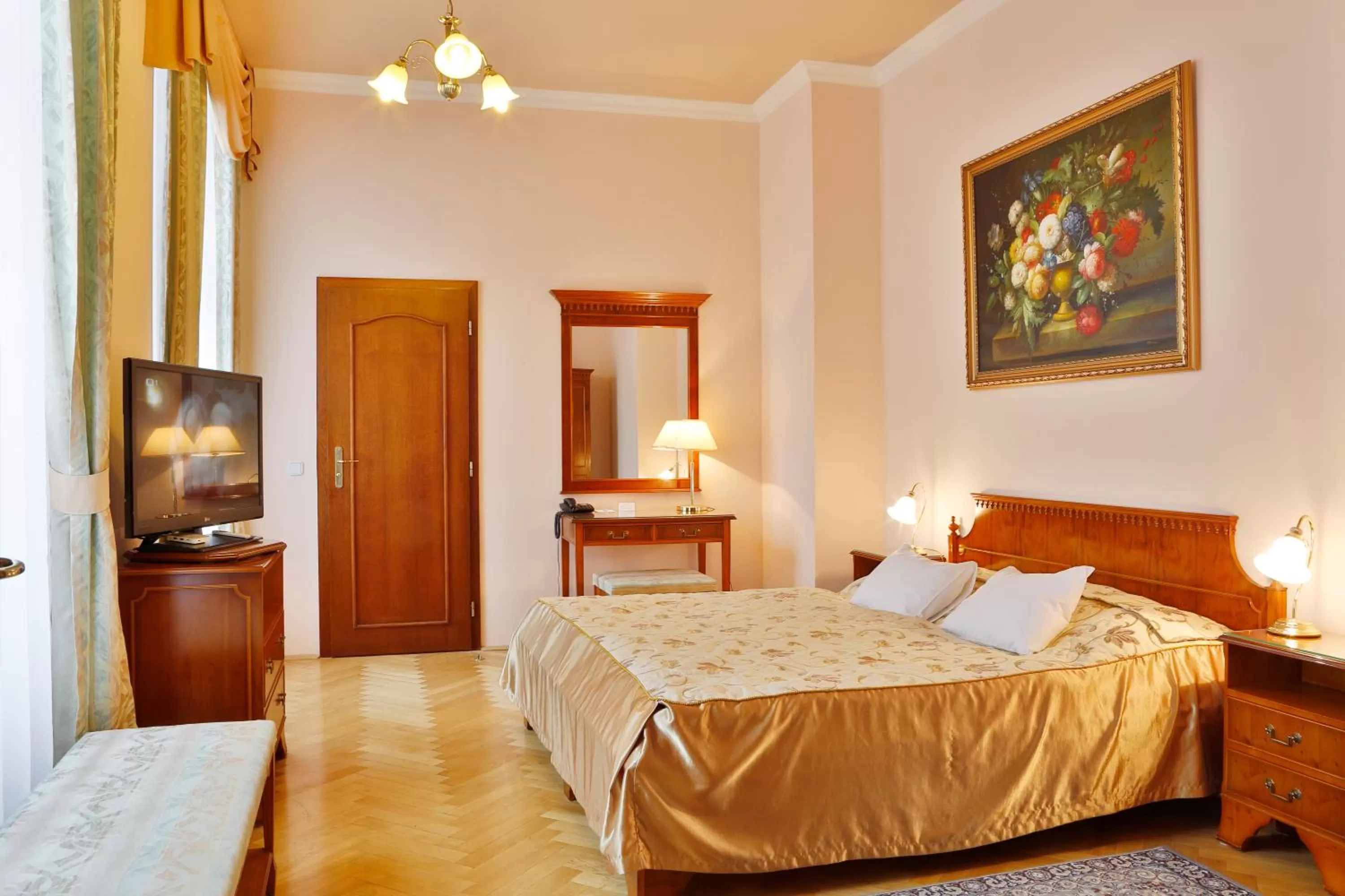 Bedroom, Bed in Hotel Kolonada