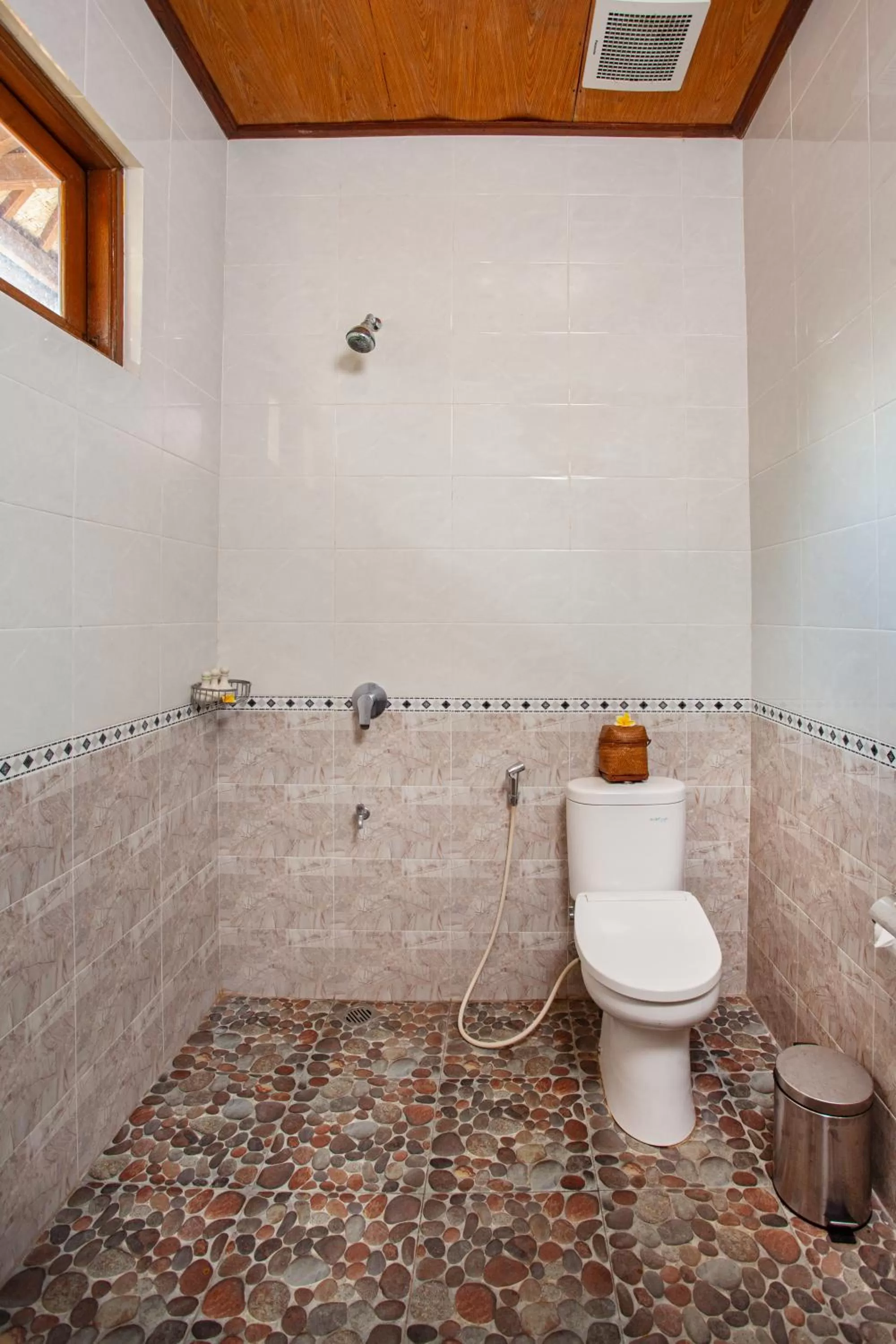 Bathroom in Nick's Pension