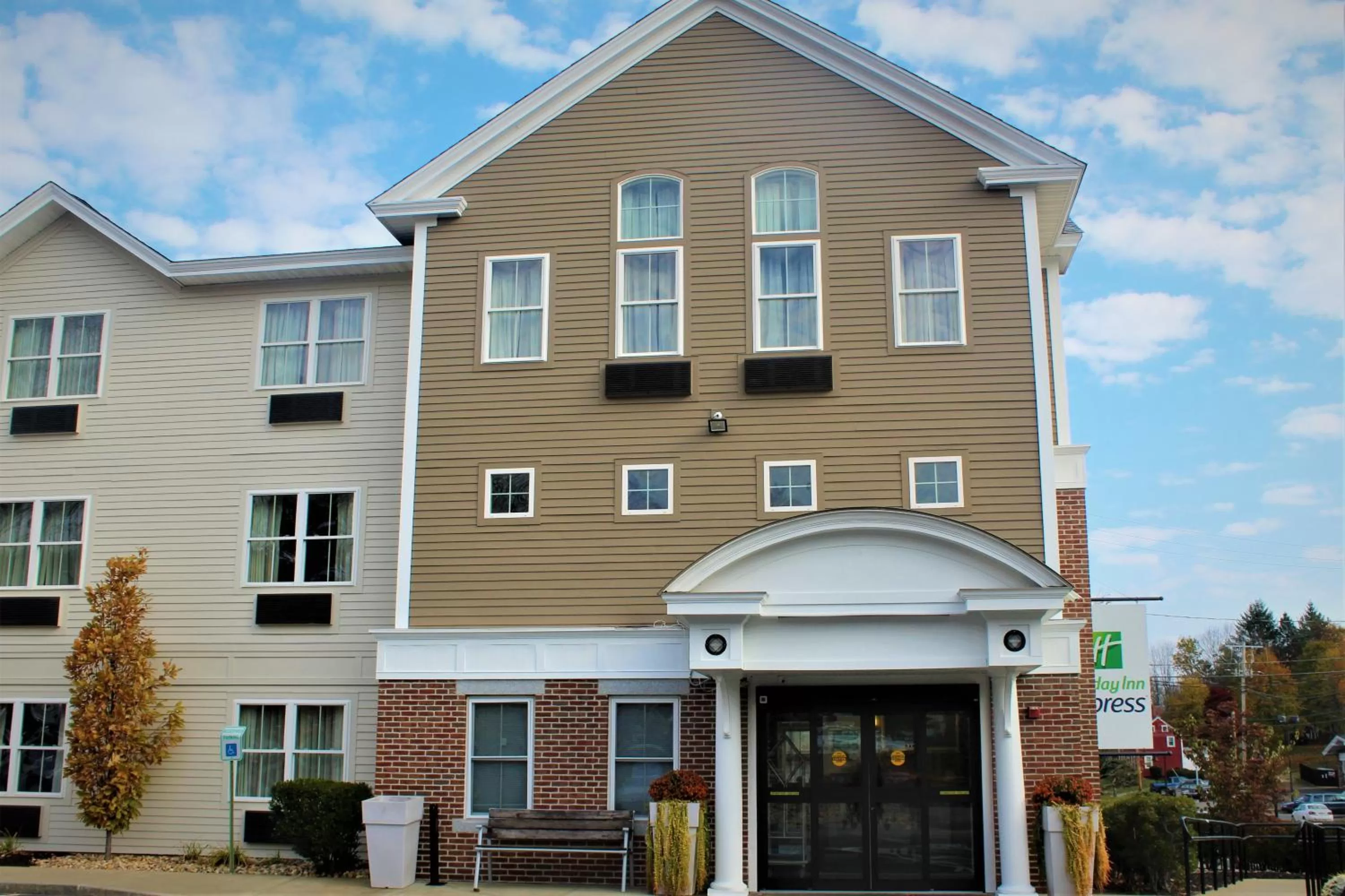 Property Building in Holiday Inn Express Durham-UNH, an IHG Hotel