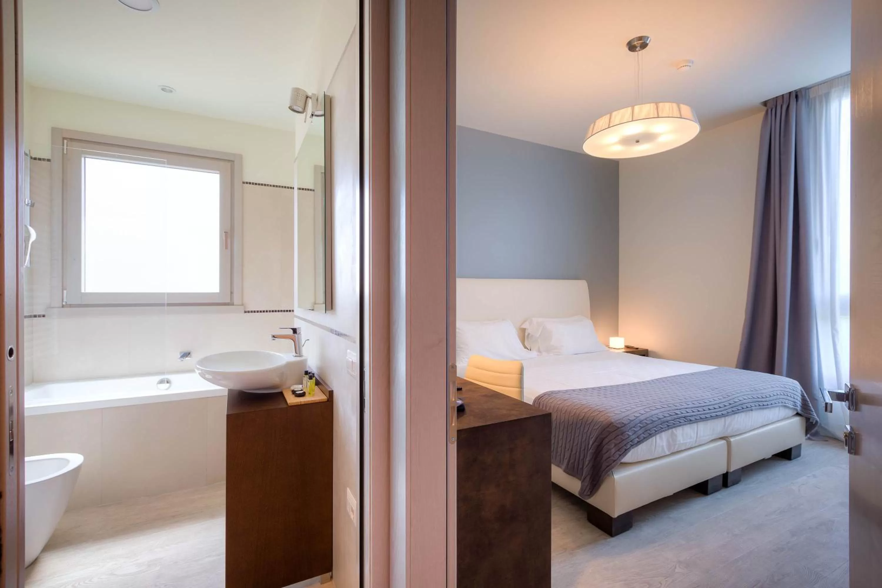 Bathroom, Bed in Forte16 View & SPA