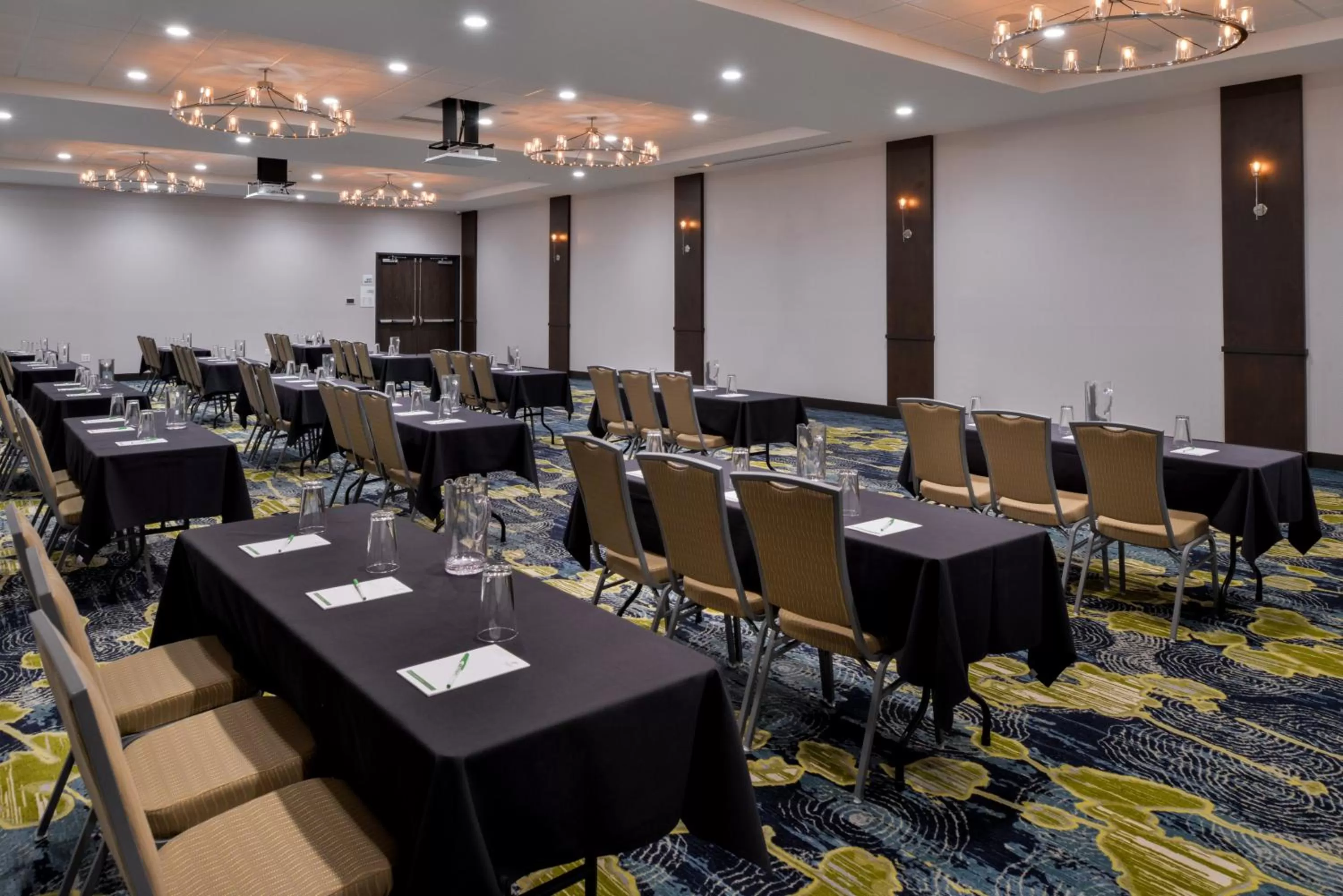 Meeting/conference room in Holiday Inn & Suites - Farmington Hills - Detroit NW by IHG