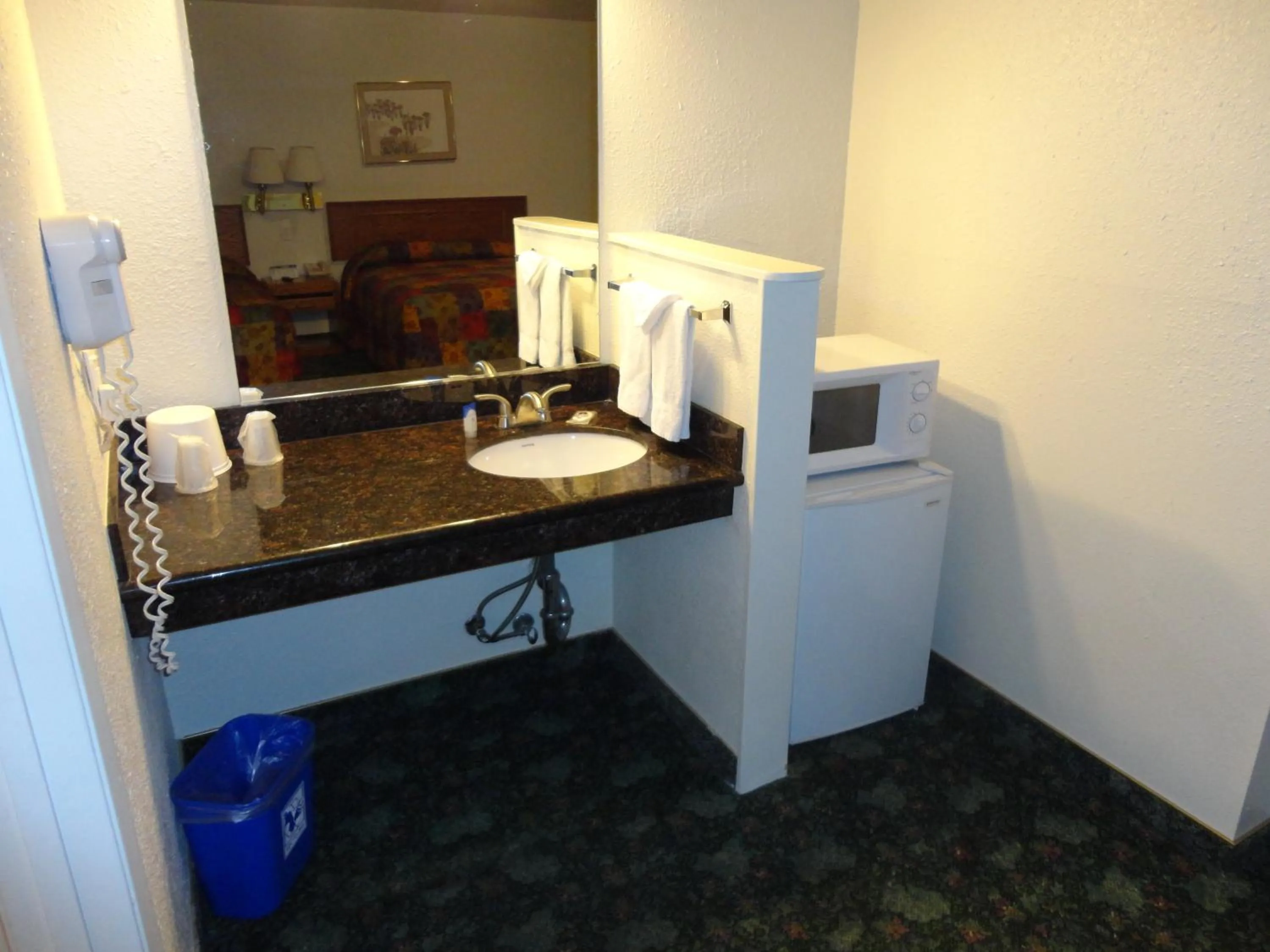 Queen Room in Pacific Best Inn