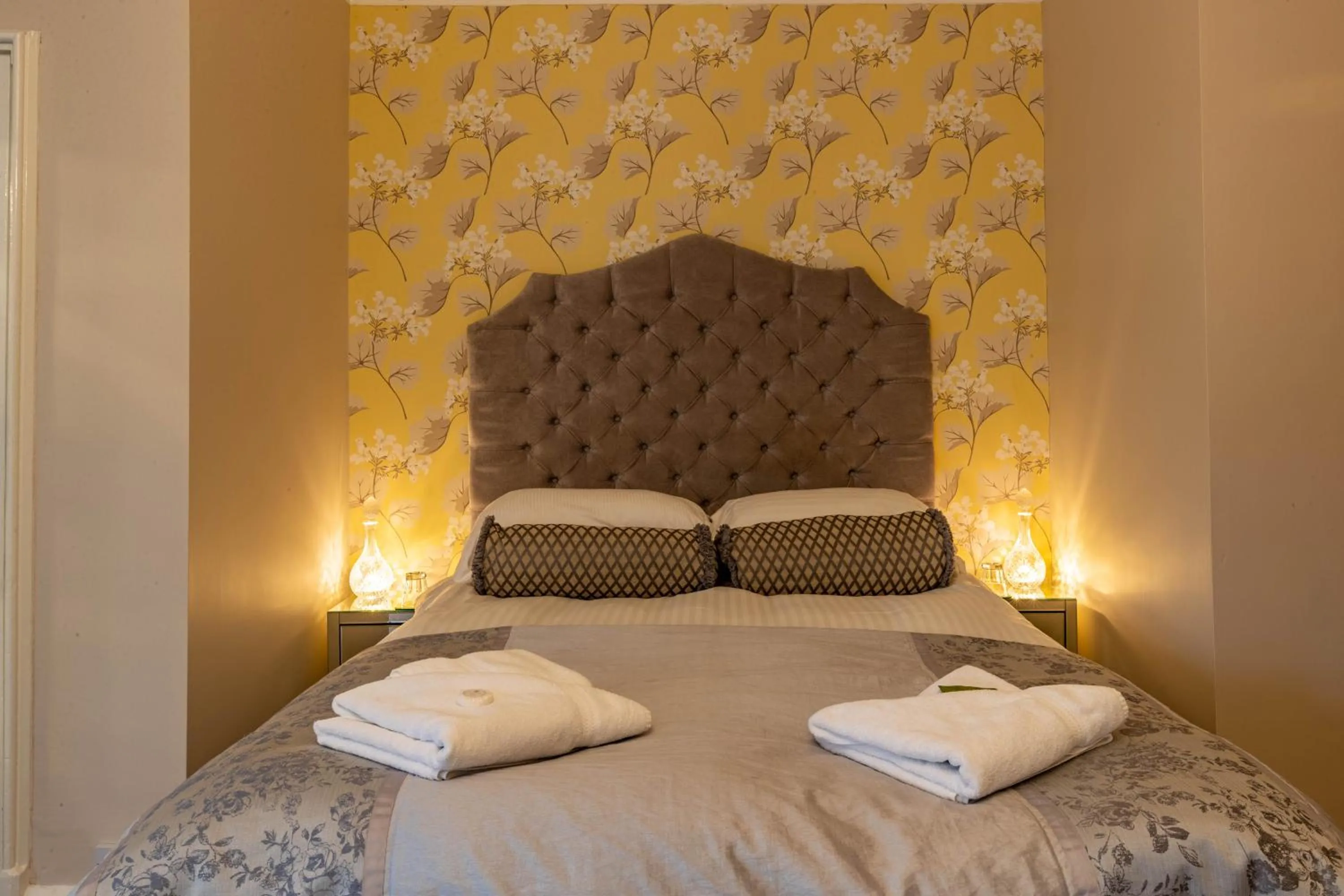 Bed in Holly Lodge Guest House with FREE off site health club